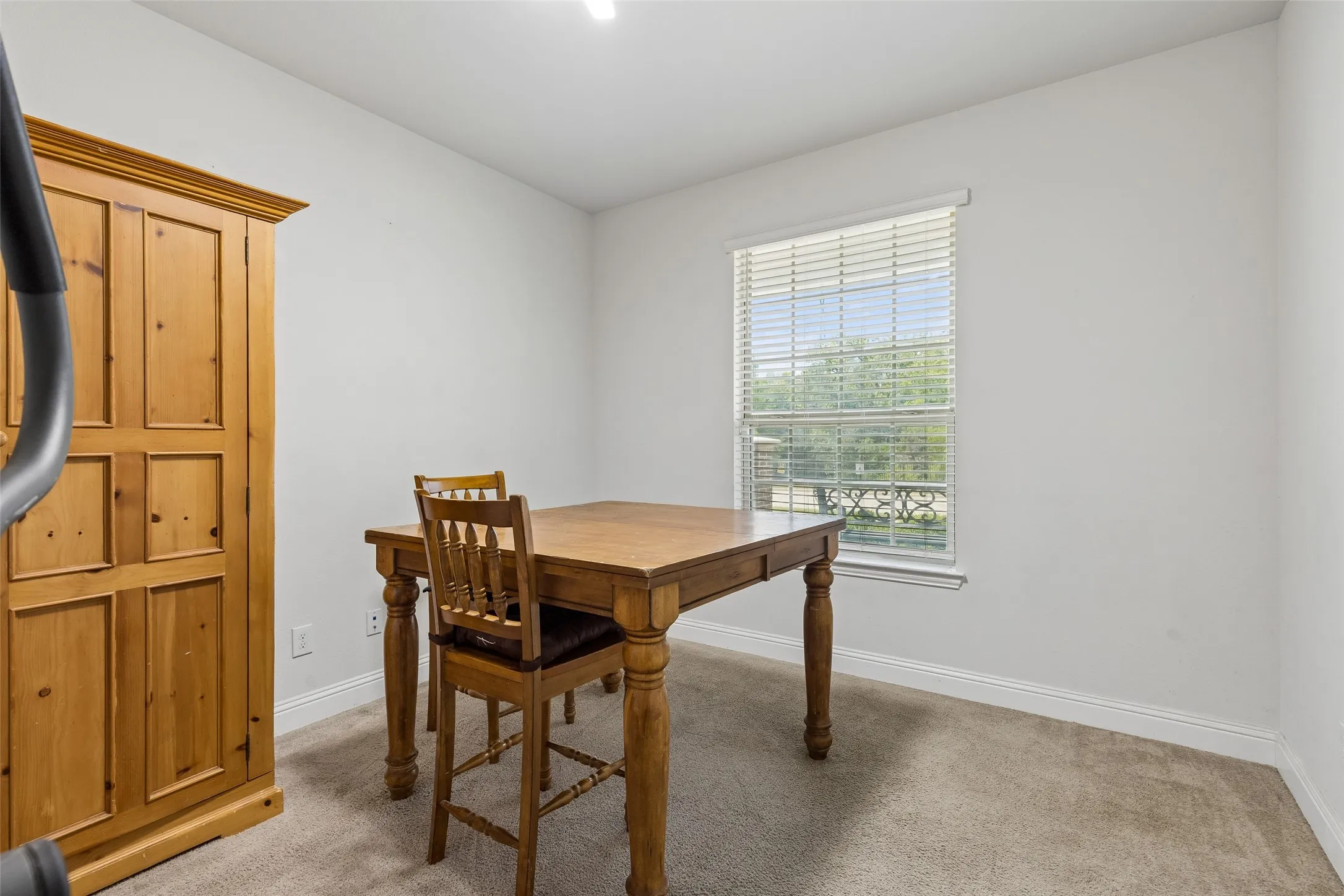 Single Family Residence For Sale in Tarrant County , 1304 Mountain View Lane, Kennedale, Texas 76060, 4 Bedroom, 4 Bathroom, 2 Garage spaces, 3,344 Sqft, built in 2018, mls#21376285, Real Estate Agent in Kennedale, Homes For Sale in Tarrant county, Homes For Sale in Kennedale, Realtor in Kennedale Texas, Real Estate Brokerage Independent Realty Texas, Luminita Cordes Realtor