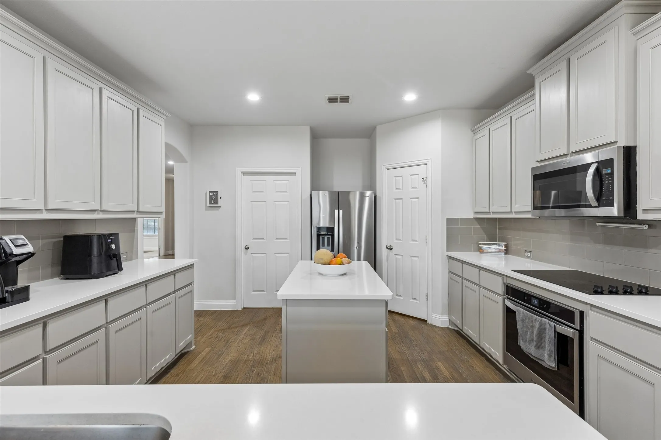 Single Family Residence For Sale in Tarrant County , 1304 Mountain View Lane, Kennedale, Texas 76060, 4 Bedroom, 4 Bathroom, 2 Garage spaces, 3,344 Sqft, built in 2018, mls#21376285, Real Estate Agent in Kennedale, Homes For Sale in Tarrant county, Homes For Sale in Kennedale, Realtor in Kennedale Texas, Real Estate Brokerage Independent Realty Texas, Luminita Cordes Realtor