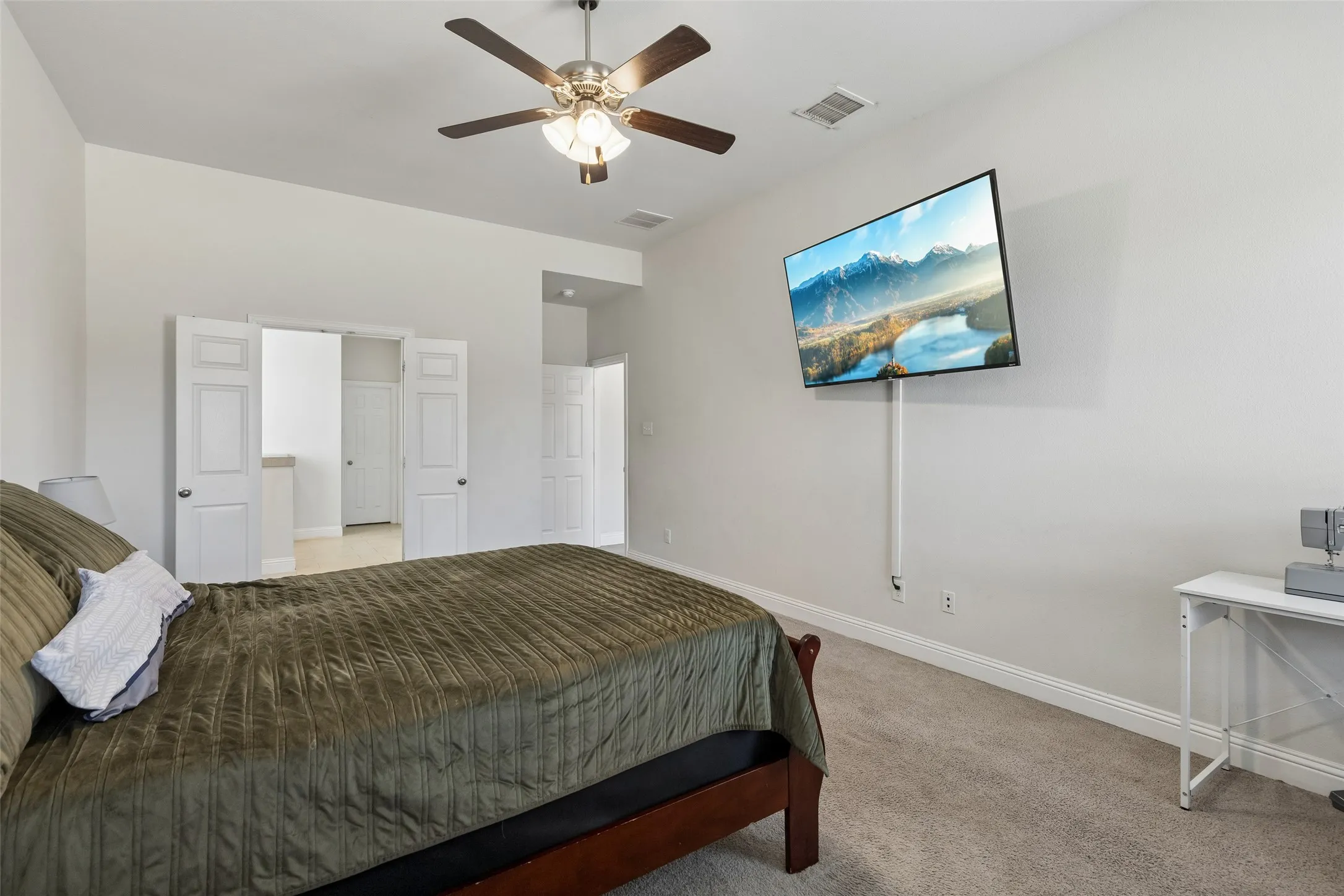 Single Family Residence For Sale in Tarrant County , 1304 Mountain View Lane, Kennedale, Texas 76060, 4 Bedroom, 4 Bathroom, 2 Garage spaces, 3,344 Sqft, built in 2018, mls#21376285, Real Estate Agent in Kennedale, Homes For Sale in Tarrant county, Homes For Sale in Kennedale, Realtor in Kennedale Texas, Real Estate Brokerage Independent Realty Texas, Luminita Cordes Realtor
