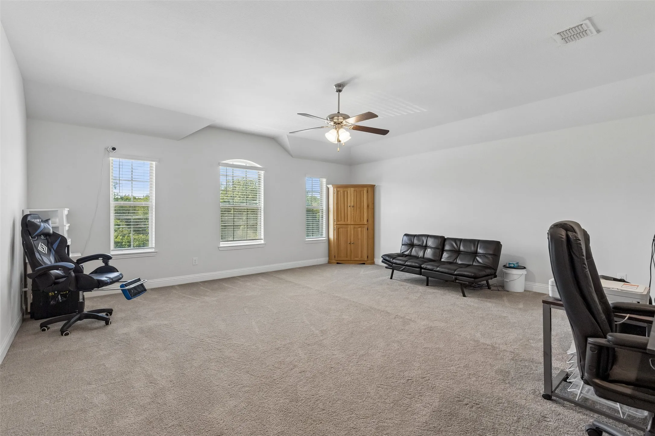 Single Family Residence For Sale in Tarrant County , 1304 Mountain View Lane, Kennedale, Texas 76060, 4 Bedroom, 4 Bathroom, 2 Garage spaces, 3,344 Sqft, built in 2018, mls#21376285, Real Estate Agent in Kennedale, Homes For Sale in Tarrant county, Homes For Sale in Kennedale, Realtor in Kennedale Texas, Real Estate Brokerage Independent Realty Texas, Luminita Cordes Realtor