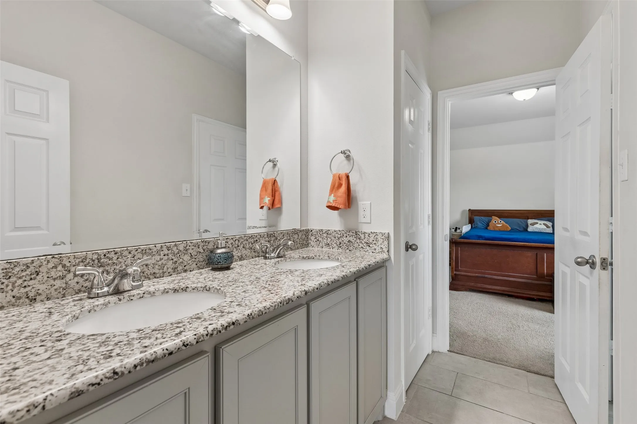 Single Family Residence For Sale in Tarrant County , 1304 Mountain View Lane, Kennedale, Texas 76060, 4 Bedroom, 4 Bathroom, 2 Garage spaces, 3,344 Sqft, built in 2018, mls#21376285, Real Estate Agent in Kennedale, Homes For Sale in Tarrant county, Homes For Sale in Kennedale, Realtor in Kennedale Texas, Real Estate Brokerage Independent Realty Texas, Luminita Cordes Realtor