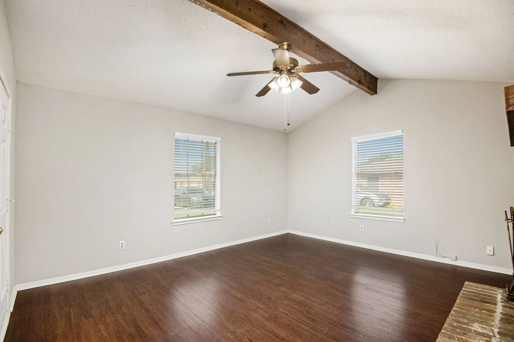 Duplex For Rent in Tarrant County , 7717 Westcliff Street, North Richland Hills, Texas 76182, 2 Bedroom, 2 Bathroom, Garage spaces, 1,077 Sqft, built in 1984, mls#21375820, Real Estate Agent in North Richland Hills, Homes For Rent in Tarrant county, Homes For Rent in North Richland Hills, Realtor in North Richland Hills Texas, Real Estate Brokerage Independent Realty Texas, Luminita Cordes Realtor