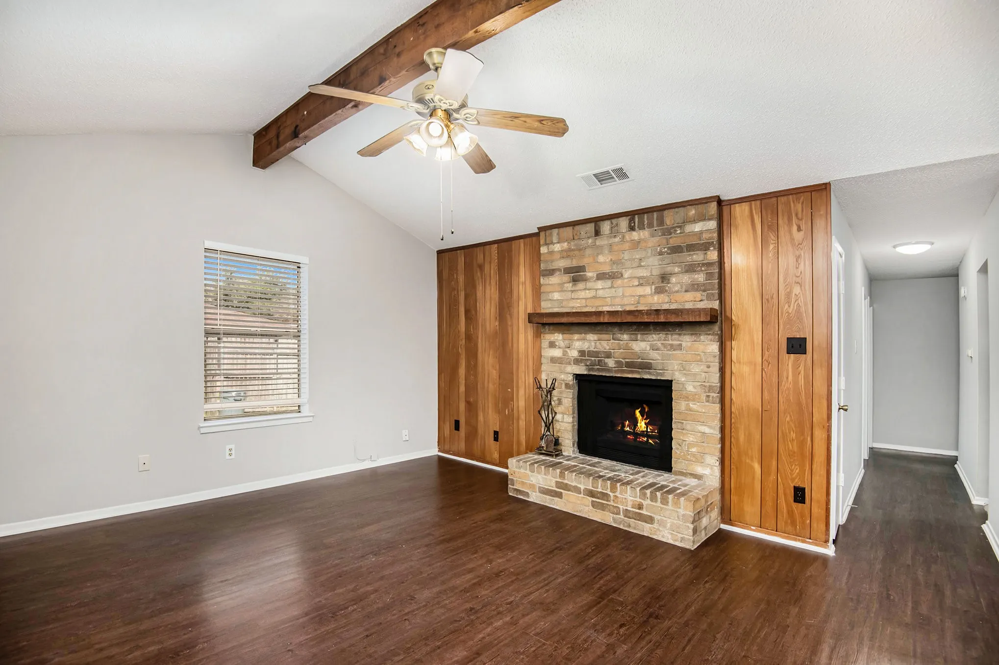 Duplex For Rent in Tarrant County , 7717 Westcliff Street, North Richland Hills, Texas 76182, 2 Bedroom, 2 Bathroom, Garage spaces, 1,077 Sqft, built in 1984, mls#21375820, Real Estate Agent in North Richland Hills, Homes For Rent in Tarrant county, Homes For Rent in North Richland Hills, Realtor in North Richland Hills Texas, Real Estate Brokerage Independent Realty Texas, Luminita Cordes Realtor