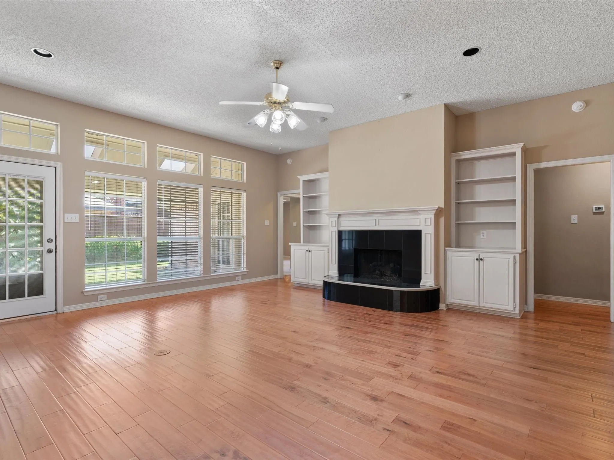 Single Family Residence For Rent in Collin County , 1404 Land Drive, Plano, Texas 75093, 4 Bedroom, 3 Bathroom, 2 Garage spaces, 2,401 Sqft, built in 1990, mls#21375557, Real Estate Agent in Plano, Homes For Rent in Collin county, Homes For Rent in Plano, Realtor in Plano Texas, Real Estate Brokerage Independent Realty Texas, Luminita Cordes Realtor