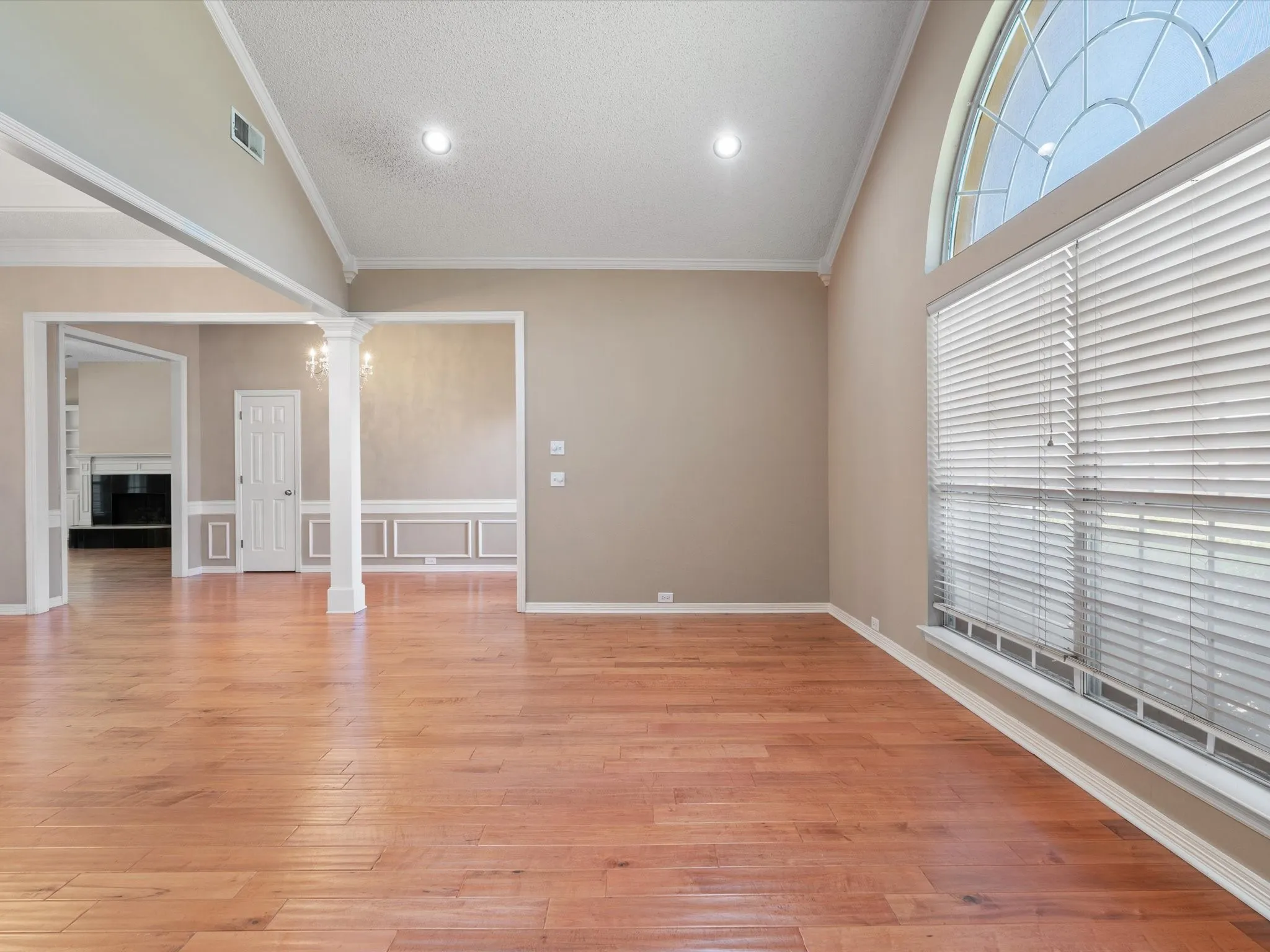 Single Family Residence For Rent in Collin County , 1404 Land Drive, Plano, Texas 75093, 4 Bedroom, 3 Bathroom, 2 Garage spaces, 2,401 Sqft, built in 1990, mls#21375557, Real Estate Agent in Plano, Homes For Rent in Collin county, Homes For Rent in Plano, Realtor in Plano Texas, Real Estate Brokerage Independent Realty Texas, Luminita Cordes Realtor