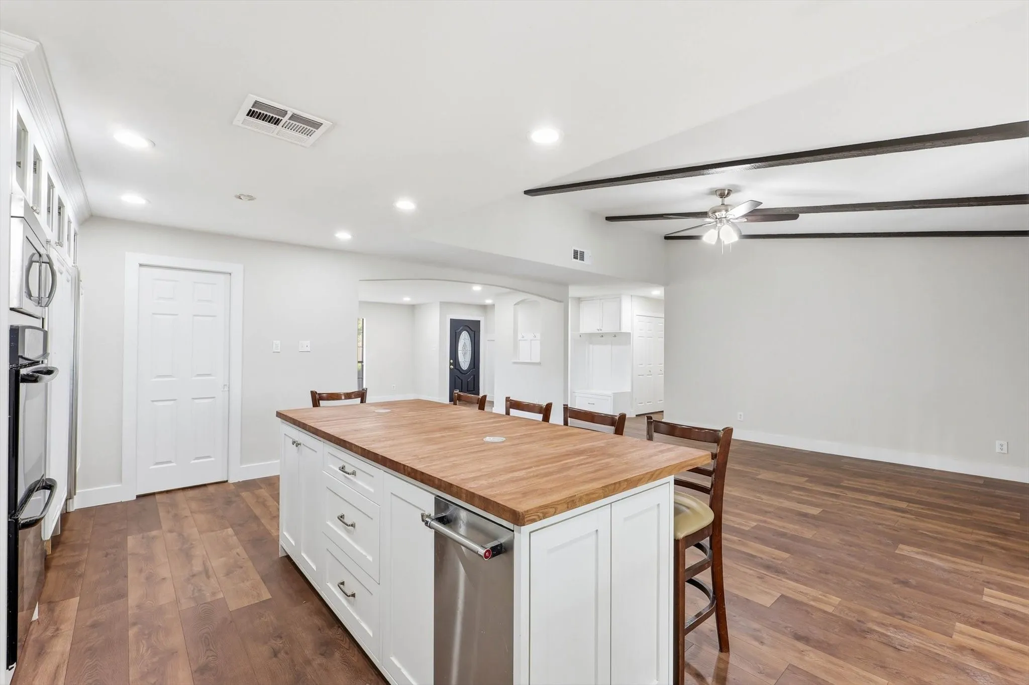 Single Family Residence For Sale in Dallas County , 3304 Bellingham Court, Dallas, Texas 75228, 4 Bedroom, 2 Bathroom, 2 Garage spaces, 2,301 Sqft, built in 1977, mls#21374801, Real Estate Agent in Dallas, Homes For Sale in Dallas county, Homes For Sale in Dallas, Realtor in Dallas Texas, Real Estate Brokerage Independent Realty Texas, Luminita Cordes Realtor
