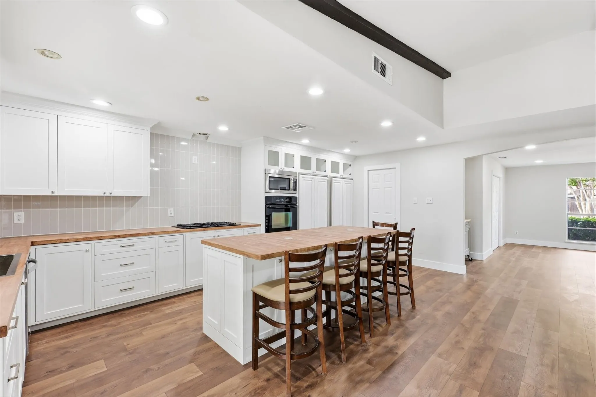 Single Family Residence For Sale in Dallas County , 3304 Bellingham Court, Dallas, Texas 75228, 4 Bedroom, 2 Bathroom, 2 Garage spaces, 2,301 Sqft, built in 1977, mls#21374801, Real Estate Agent in Dallas, Homes For Sale in Dallas county, Homes For Sale in Dallas, Realtor in Dallas Texas, Real Estate Brokerage Independent Realty Texas, Luminita Cordes Realtor
