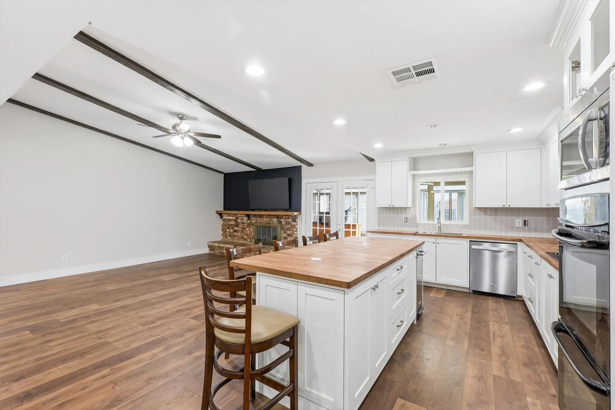 Single Family Residence For Sale in Dallas County , 3304 Bellingham Court, Dallas, Texas 75228, 4 Bedroom, 2 Bathroom, 2 Garage spaces, 2,301 Sqft, built in 1977, mls#21374801, Real Estate Agent in Dallas, Homes For Sale in Dallas county, Homes For Sale in Dallas, Realtor in Dallas Texas, Real Estate Brokerage Independent Realty Texas, Luminita Cordes Realtor