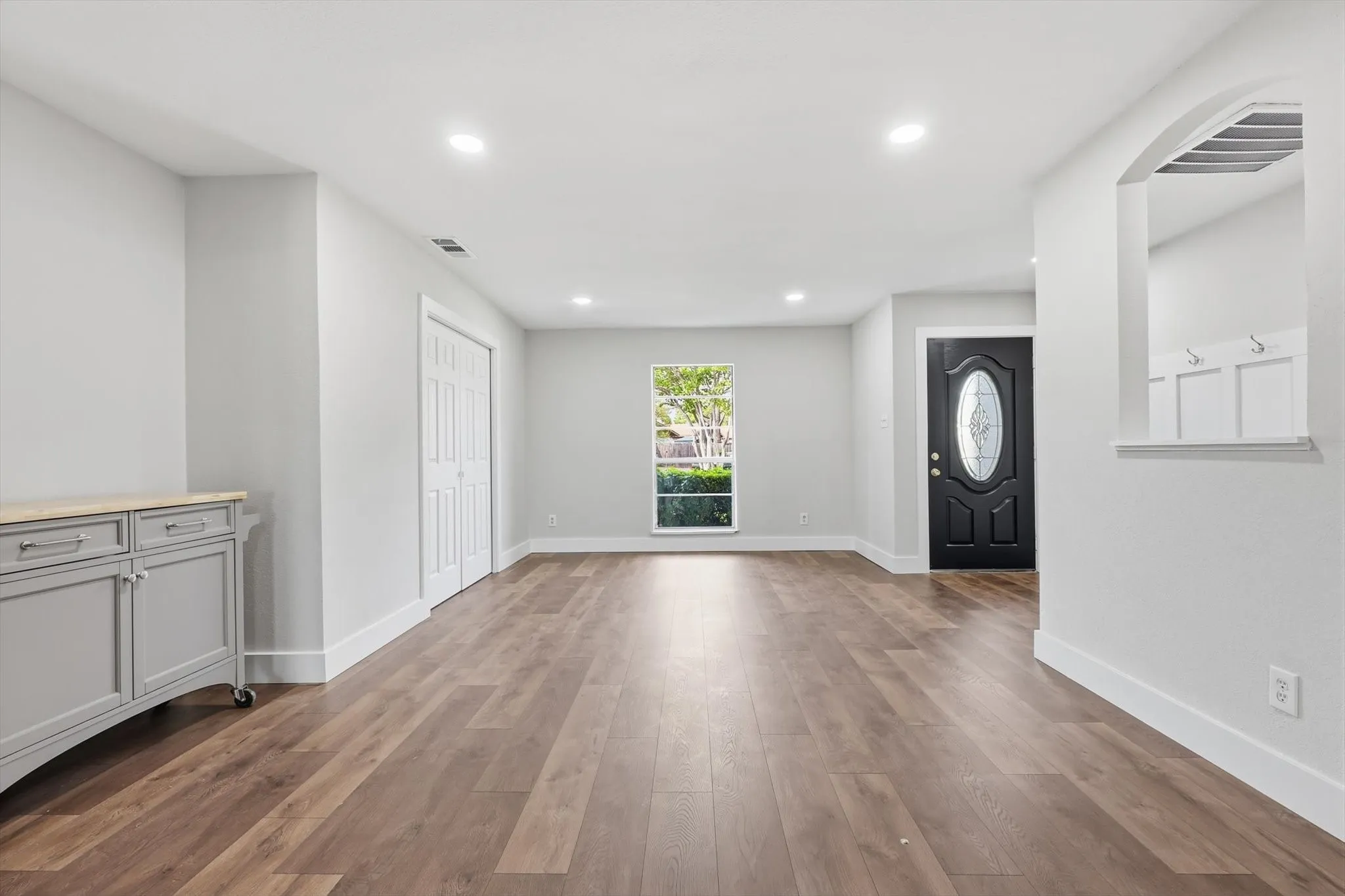 Single Family Residence For Sale in Dallas County , 3304 Bellingham Court, Dallas, Texas 75228, 4 Bedroom, 2 Bathroom, 2 Garage spaces, 2,301 Sqft, built in 1977, mls#21374801, Real Estate Agent in Dallas, Homes For Sale in Dallas county, Homes For Sale in Dallas, Realtor in Dallas Texas, Real Estate Brokerage Independent Realty Texas, Luminita Cordes Realtor