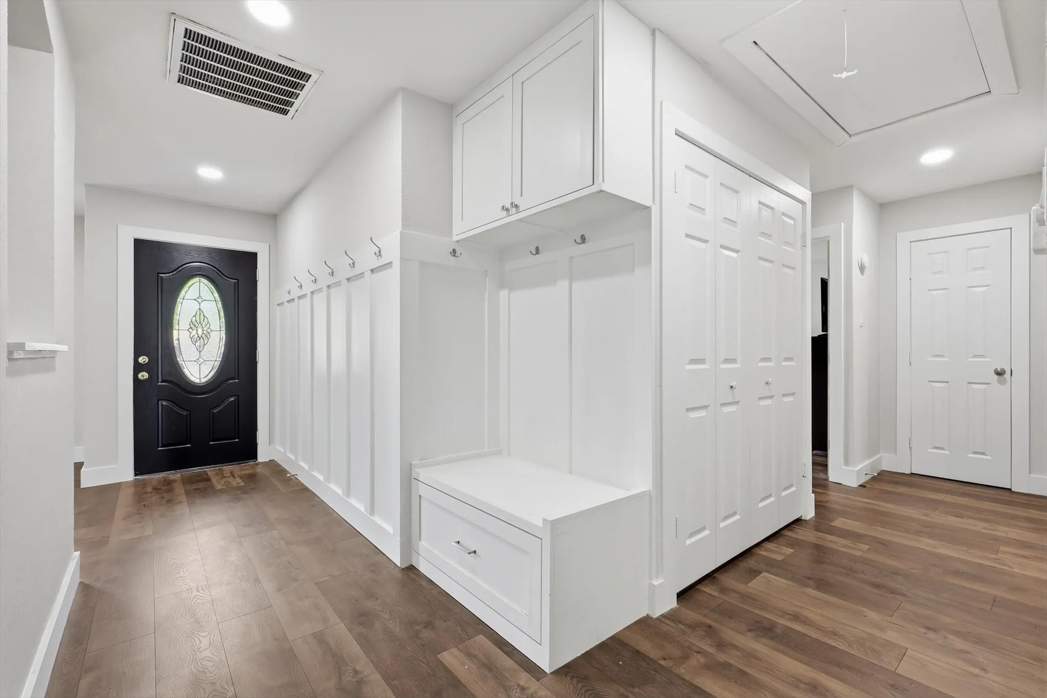 Single Family Residence For Sale in Dallas County , 3304 Bellingham Court, Dallas, Texas 75228, 4 Bedroom, 2 Bathroom, 2 Garage spaces, 2,301 Sqft, built in 1977, mls#21374801, Real Estate Agent in Dallas, Homes For Sale in Dallas county, Homes For Sale in Dallas, Realtor in Dallas Texas, Real Estate Brokerage Independent Realty Texas, Luminita Cordes Realtor