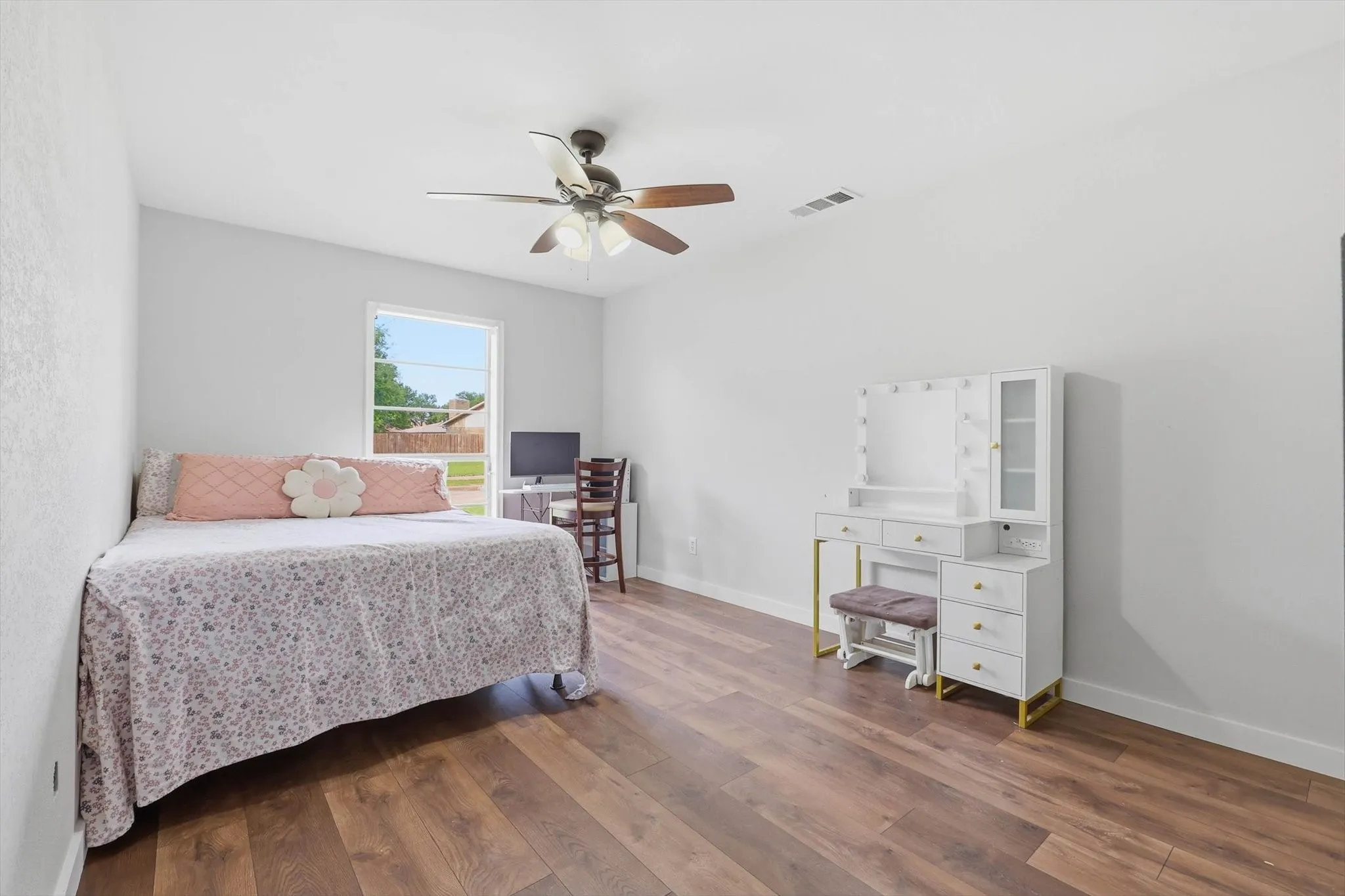 Single Family Residence For Sale in Dallas County , 3304 Bellingham Court, Dallas, Texas 75228, 4 Bedroom, 2 Bathroom, 2 Garage spaces, 2,301 Sqft, built in 1977, mls#21374801, Real Estate Agent in Dallas, Homes For Sale in Dallas county, Homes For Sale in Dallas, Realtor in Dallas Texas, Real Estate Brokerage Independent Realty Texas, Luminita Cordes Realtor