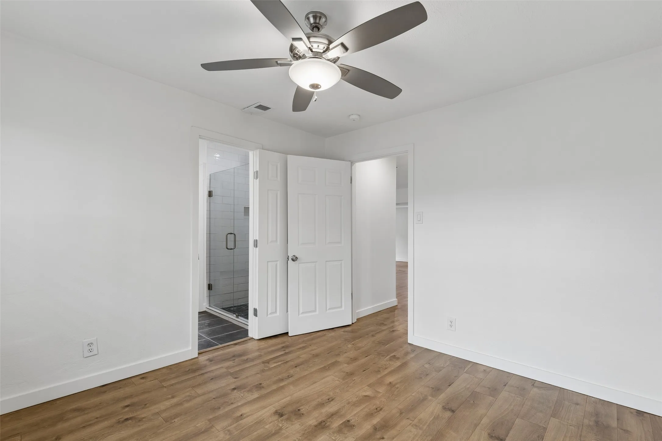 Single Family Residence For Rent in Dallas County , 2519 Maverick Avenue, Dallas, Texas 75228, 3 Bedroom, 3 Bathroom, Garage spaces, 1,872 Sqft, built in 1955, mls#21376270, Real Estate Agent in Dallas, Homes For Rent in Dallas county, Homes For Rent in Dallas, Realtor in Dallas Texas, Real Estate Brokerage Independent Realty Texas, Luminita Cordes Realtor