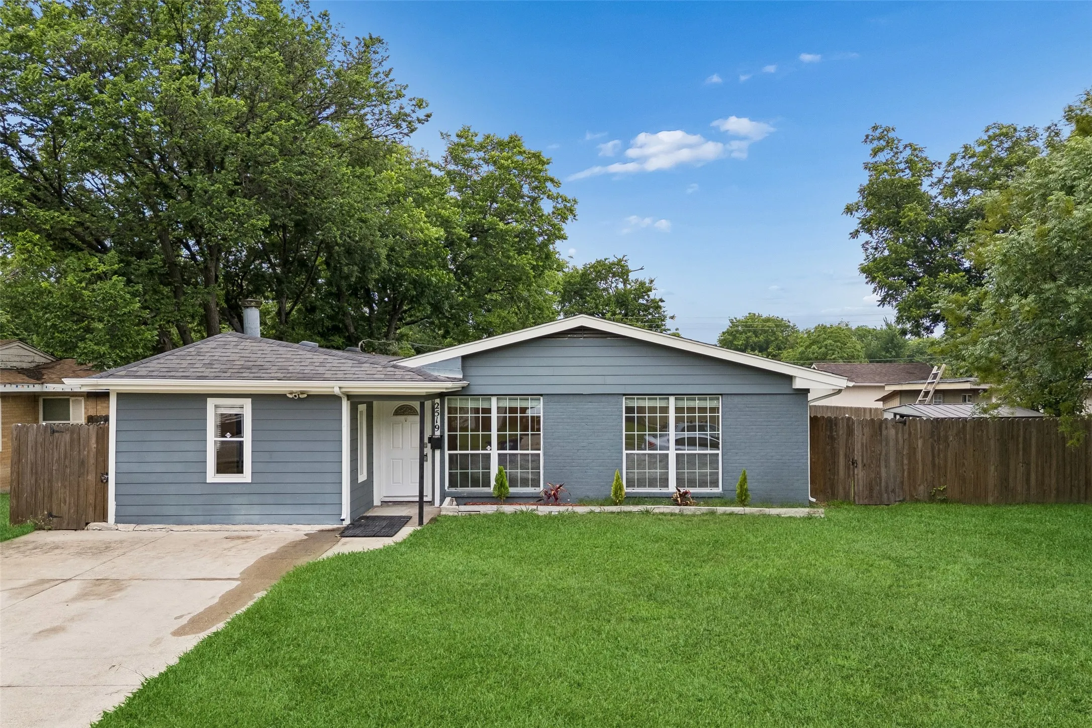 Single Family Residence For Rent in Dallas County , 2519 Maverick Avenue, Dallas, Texas 75228, 3 Bedroom, 3 Bathroom, Garage spaces, 1,872 Sqft, built in 1955, mls#21376270, Real Estate Agent in Dallas, Homes For Rent in Dallas county, Homes For Rent in Dallas, Realtor in Dallas Texas, Real Estate Brokerage Independent Realty Texas, Luminita Cordes Realtor