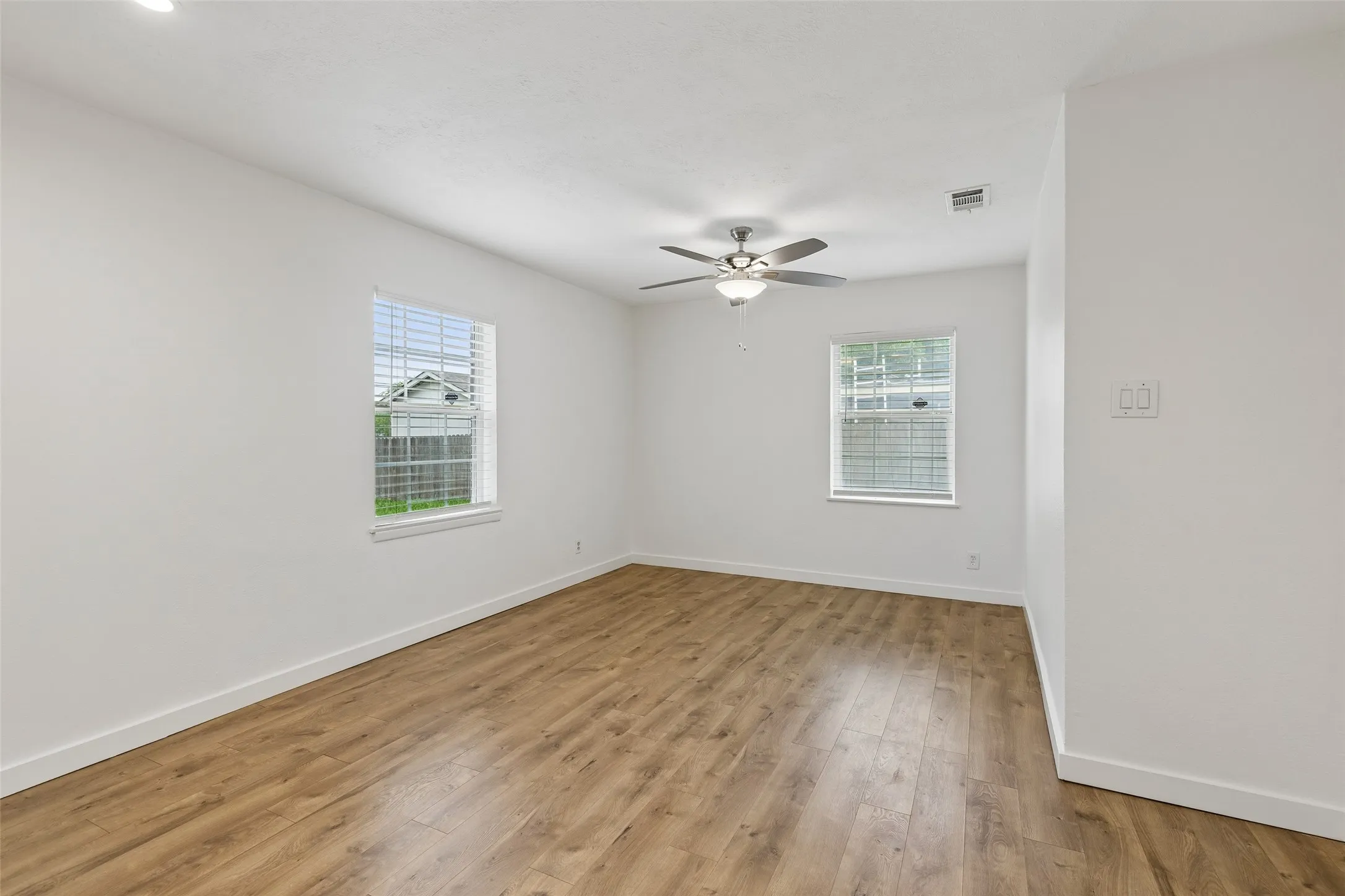 Single Family Residence For Rent in Dallas County , 2519 Maverick Avenue, Dallas, Texas 75228, 3 Bedroom, 3 Bathroom, Garage spaces, 1,872 Sqft, built in 1955, mls#21376270, Real Estate Agent in Dallas, Homes For Rent in Dallas county, Homes For Rent in Dallas, Realtor in Dallas Texas, Real Estate Brokerage Independent Realty Texas, Luminita Cordes Realtor