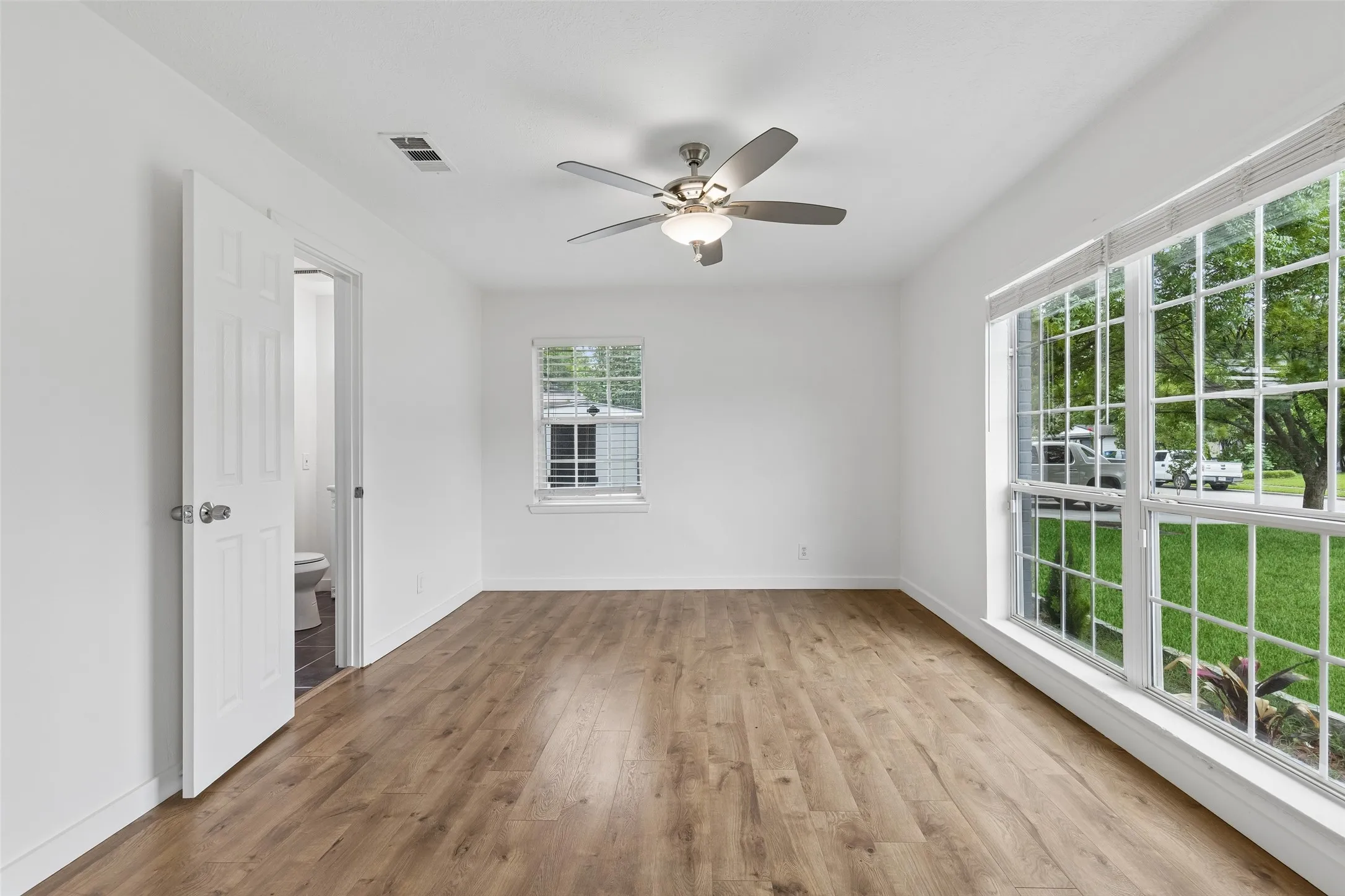 Single Family Residence For Rent in Dallas County , 2519 Maverick Avenue, Dallas, Texas 75228, 3 Bedroom, 3 Bathroom, Garage spaces, 1,872 Sqft, built in 1955, mls#21376270, Real Estate Agent in Dallas, Homes For Rent in Dallas county, Homes For Rent in Dallas, Realtor in Dallas Texas, Real Estate Brokerage Independent Realty Texas, Luminita Cordes Realtor