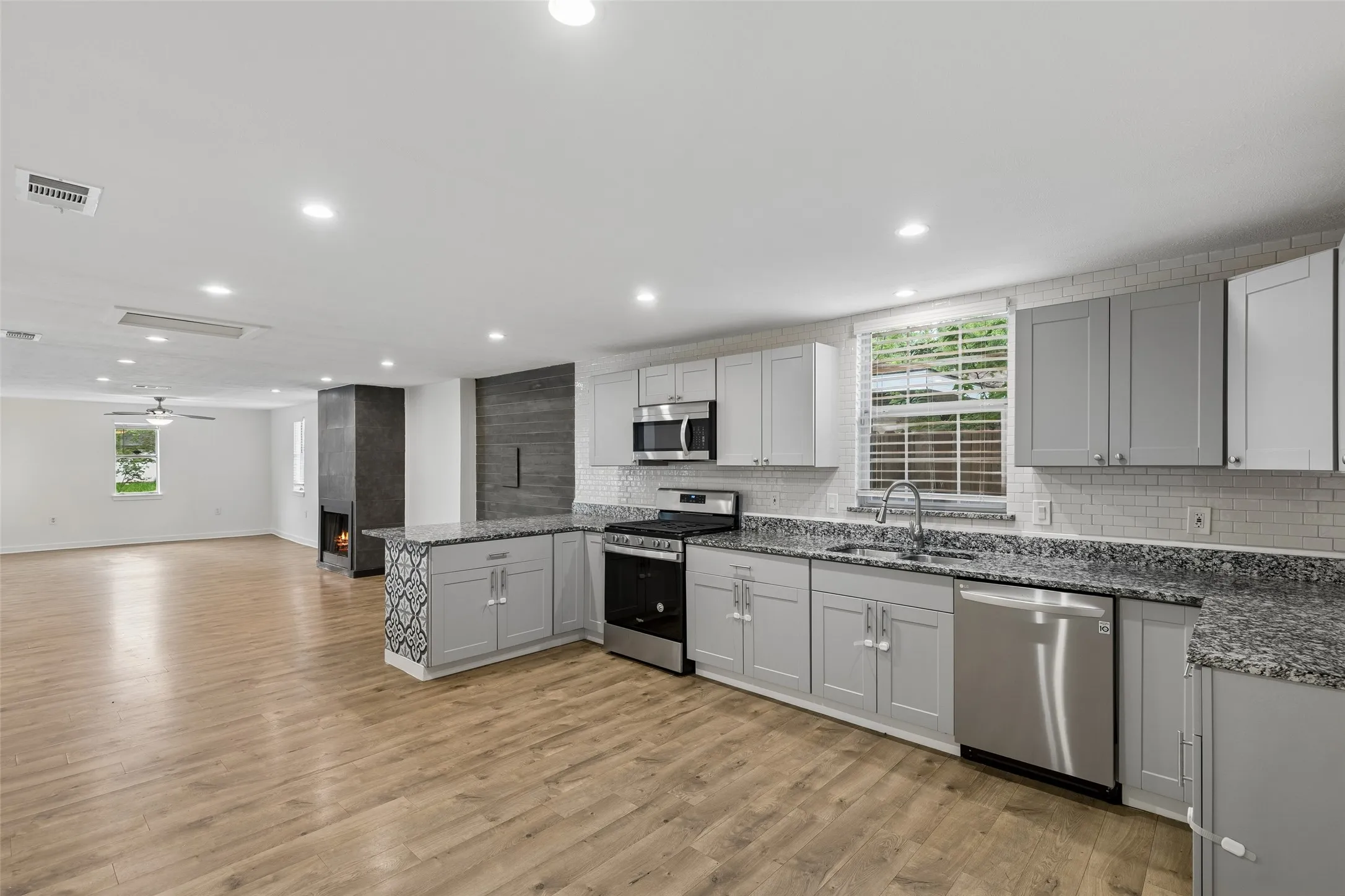 Single Family Residence For Rent in Dallas County , 2519 Maverick Avenue, Dallas, Texas 75228, 3 Bedroom, 3 Bathroom, Garage spaces, 1,872 Sqft, built in 1955, mls#21376270, Real Estate Agent in Dallas, Homes For Rent in Dallas county, Homes For Rent in Dallas, Realtor in Dallas Texas, Real Estate Brokerage Independent Realty Texas, Luminita Cordes Realtor