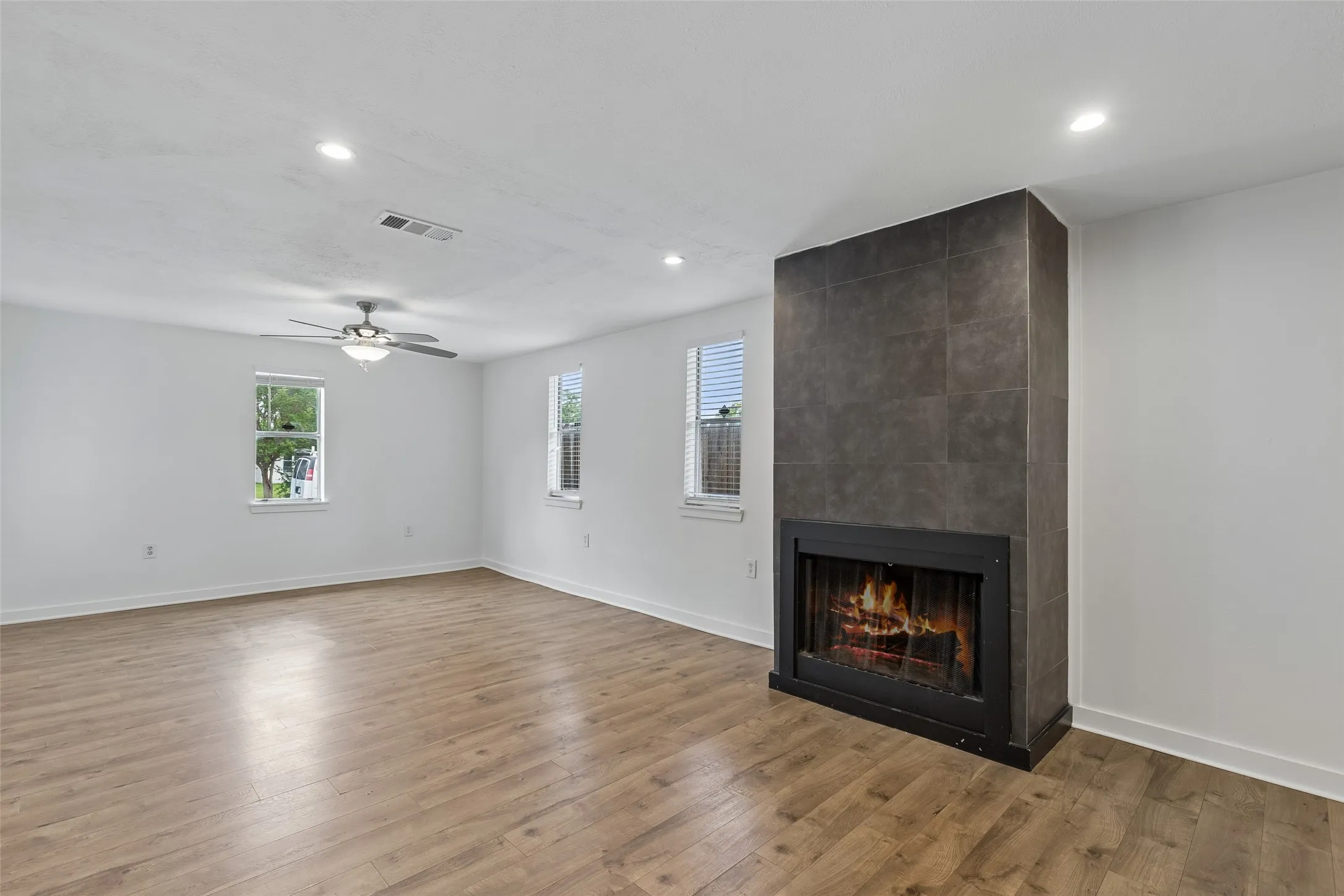 Single Family Residence For Rent in Dallas County , 2519 Maverick Avenue, Dallas, Texas 75228, 3 Bedroom, 3 Bathroom, Garage spaces, 1,872 Sqft, built in 1955, mls#21376270, Real Estate Agent in Dallas, Homes For Rent in Dallas county, Homes For Rent in Dallas, Realtor in Dallas Texas, Real Estate Brokerage Independent Realty Texas, Luminita Cordes Realtor