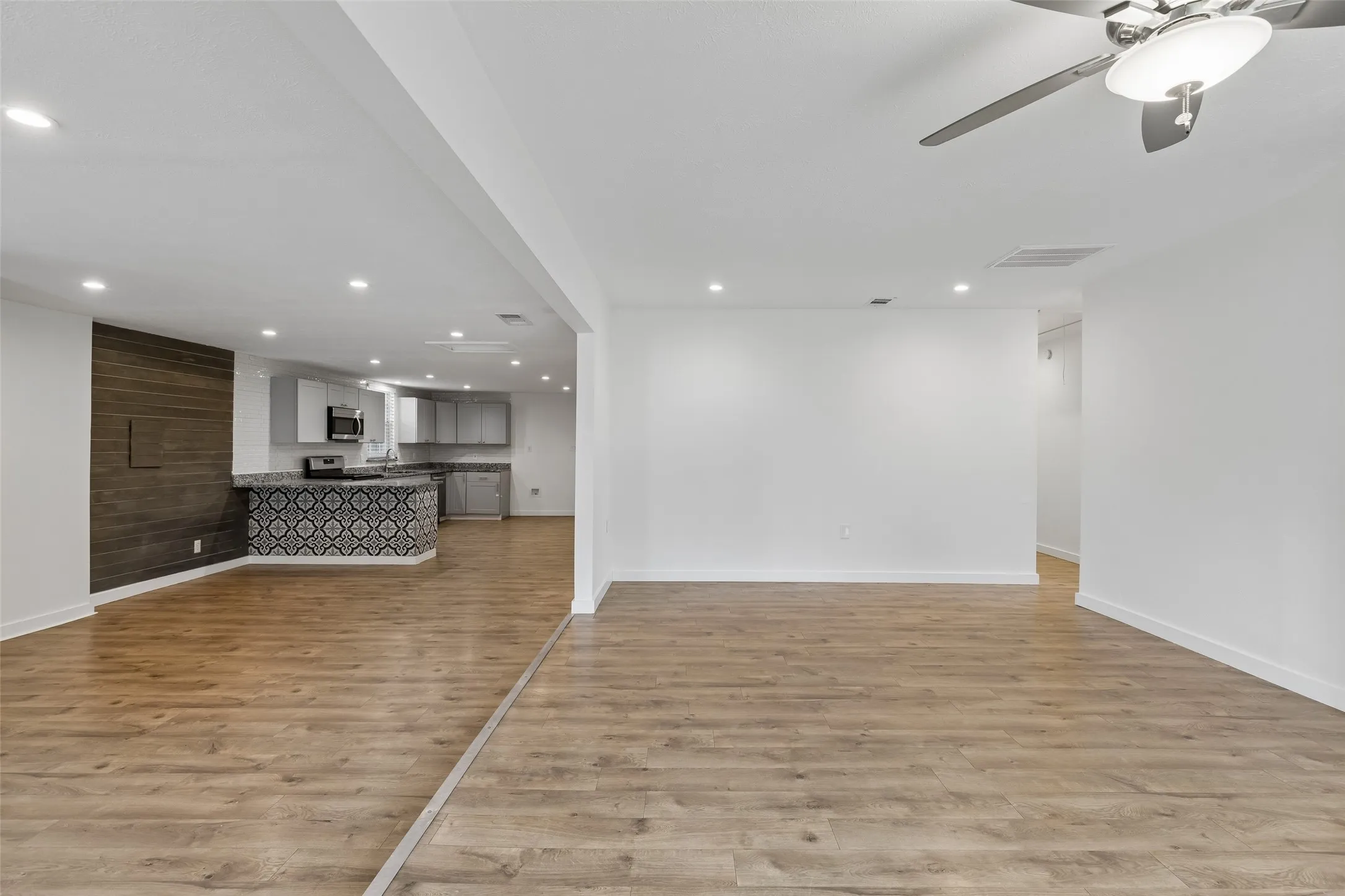 Single Family Residence For Rent in Dallas County , 2519 Maverick Avenue, Dallas, Texas 75228, 3 Bedroom, 3 Bathroom, Garage spaces, 1,872 Sqft, built in 1955, mls#21376270, Real Estate Agent in Dallas, Homes For Rent in Dallas county, Homes For Rent in Dallas, Realtor in Dallas Texas, Real Estate Brokerage Independent Realty Texas, Luminita Cordes Realtor