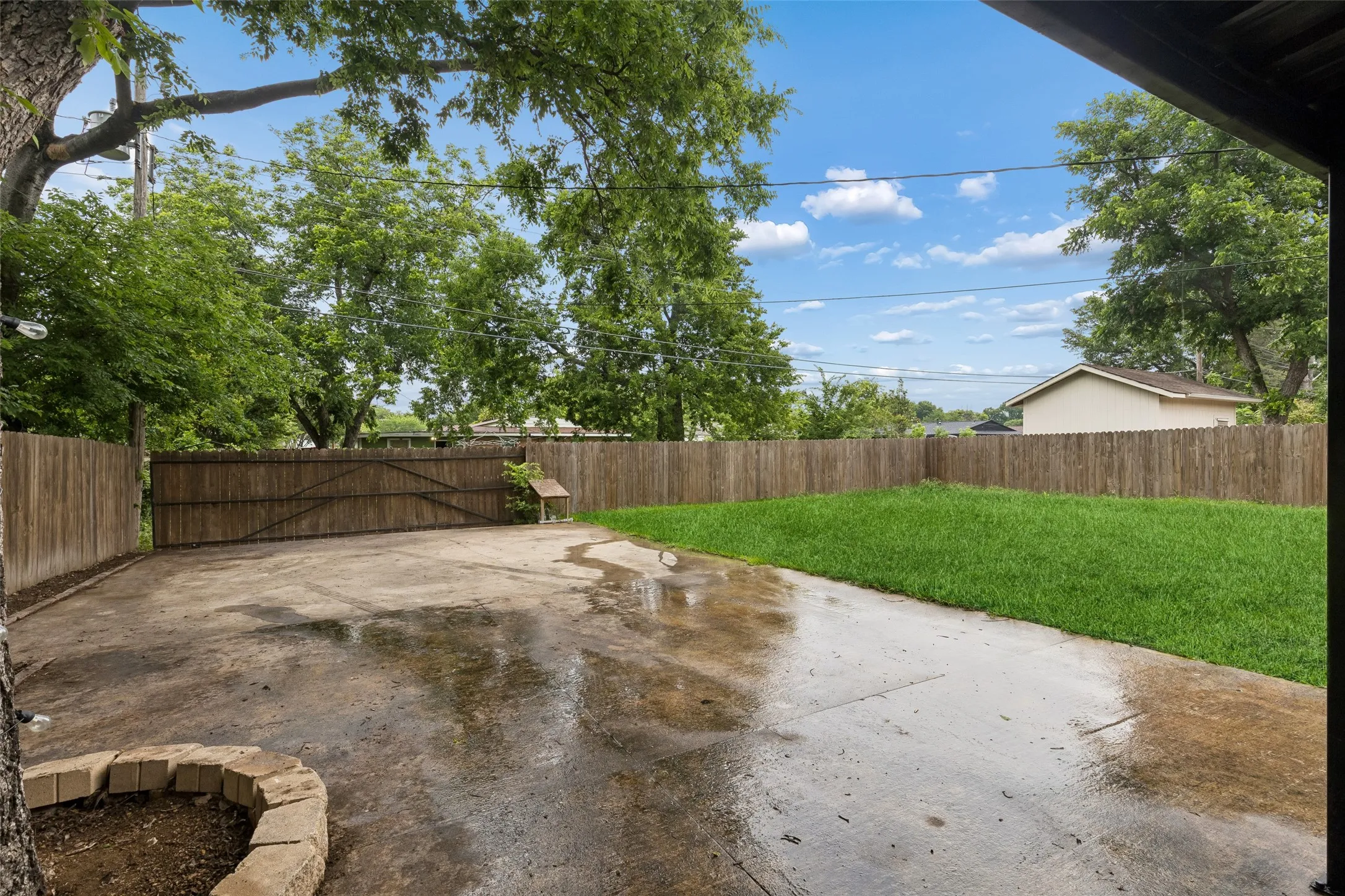 Single Family Residence For Rent in Dallas County , 2519 Maverick Avenue, Dallas, Texas 75228, 3 Bedroom, 3 Bathroom, Garage spaces, 1,872 Sqft, built in 1955, mls#21376270, Real Estate Agent in Dallas, Homes For Rent in Dallas county, Homes For Rent in Dallas, Realtor in Dallas Texas, Real Estate Brokerage Independent Realty Texas, Luminita Cordes Realtor