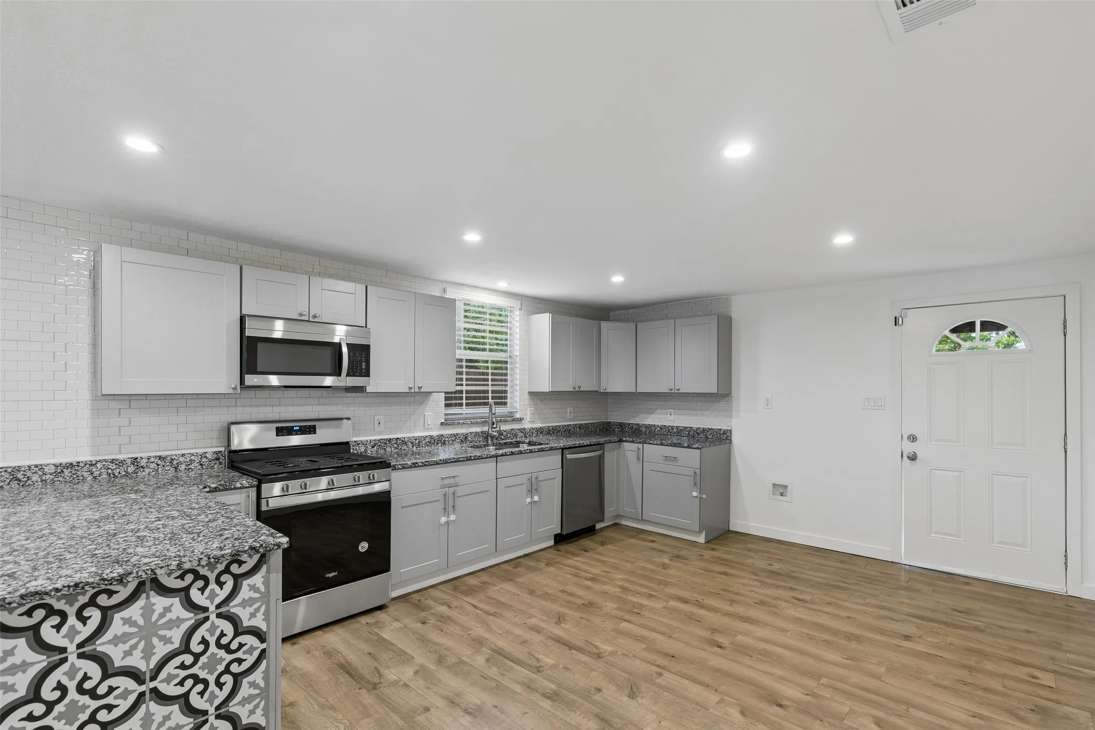 Single Family Residence For Rent in Dallas County , 2519 Maverick Avenue, Dallas, Texas 75228, 3 Bedroom, 3 Bathroom, Garage spaces, 1,872 Sqft, built in 1955, mls#21376270, Real Estate Agent in Dallas, Homes For Rent in Dallas county, Homes For Rent in Dallas, Realtor in Dallas Texas, Real Estate Brokerage Independent Realty Texas, Luminita Cordes Realtor