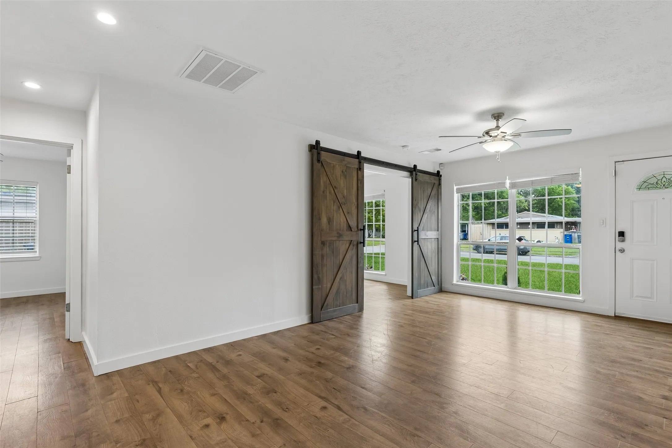 Single Family Residence For Rent in Dallas County , 2519 Maverick Avenue, Dallas, Texas 75228, 3 Bedroom, 3 Bathroom, Garage spaces, 1,872 Sqft, built in 1955, mls#21376270, Real Estate Agent in Dallas, Homes For Rent in Dallas county, Homes For Rent in Dallas, Realtor in Dallas Texas, Real Estate Brokerage Independent Realty Texas, Luminita Cordes Realtor