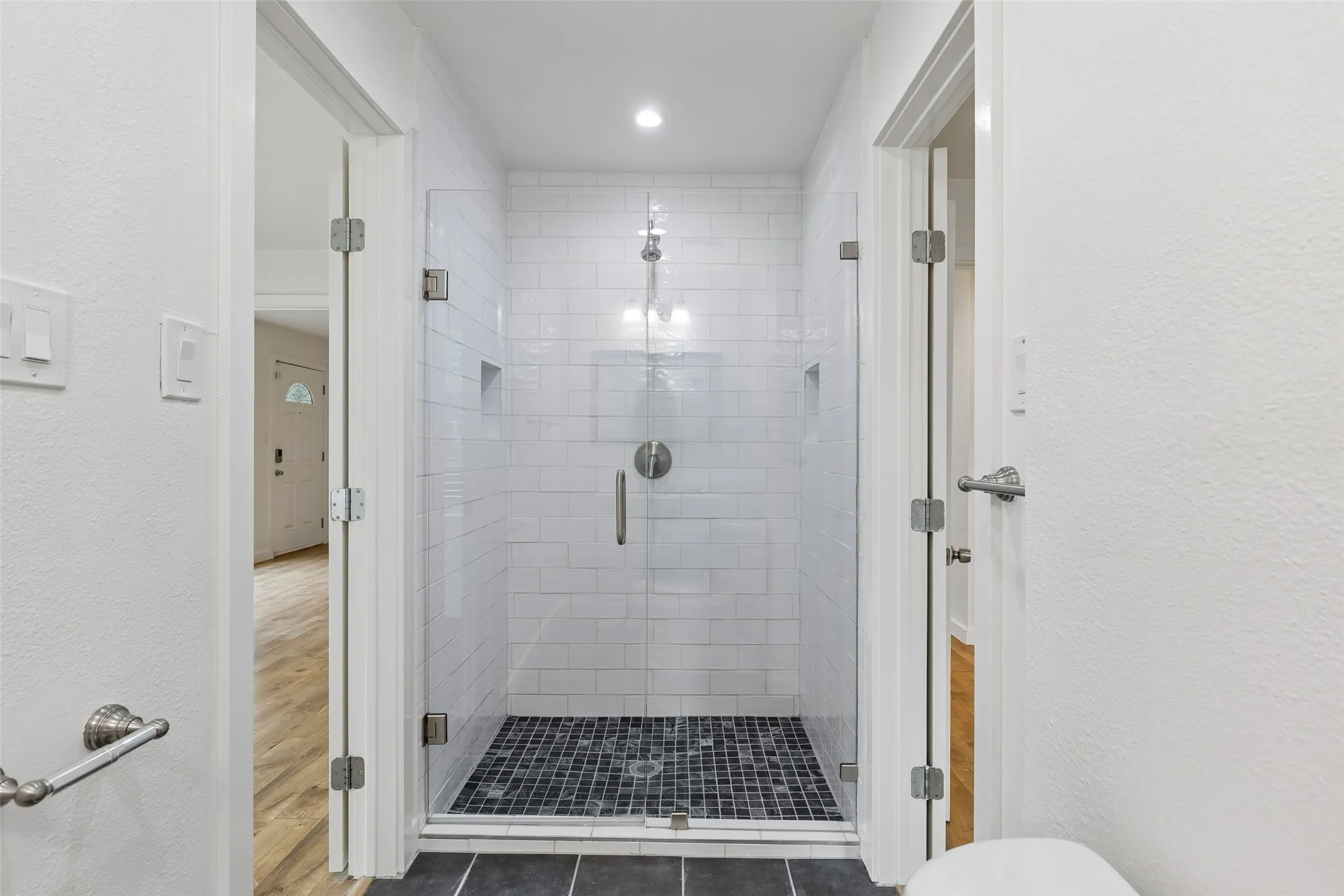 Single Family Residence For Rent in Dallas County , 2519 Maverick Avenue, Dallas, Texas 75228, 3 Bedroom, 3 Bathroom, Garage spaces, 1,872 Sqft, built in 1955, mls#21376270, Real Estate Agent in Dallas, Homes For Rent in Dallas county, Homes For Rent in Dallas, Realtor in Dallas Texas, Real Estate Brokerage Independent Realty Texas, Luminita Cordes Realtor