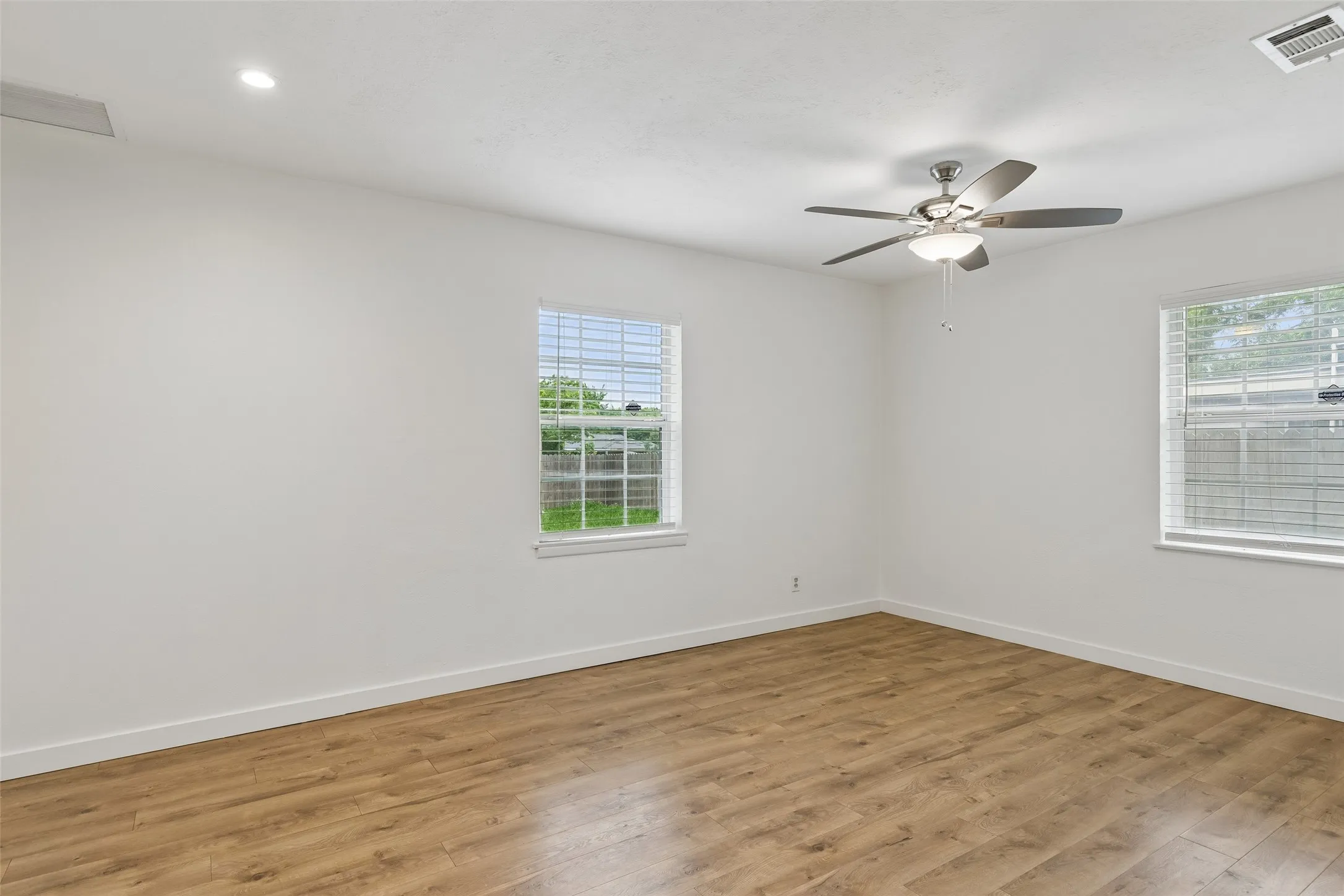 Single Family Residence For Rent in Dallas County , 2519 Maverick Avenue, Dallas, Texas 75228, 3 Bedroom, 3 Bathroom, Garage spaces, 1,872 Sqft, built in 1955, mls#21376270, Real Estate Agent in Dallas, Homes For Rent in Dallas county, Homes For Rent in Dallas, Realtor in Dallas Texas, Real Estate Brokerage Independent Realty Texas, Luminita Cordes Realtor