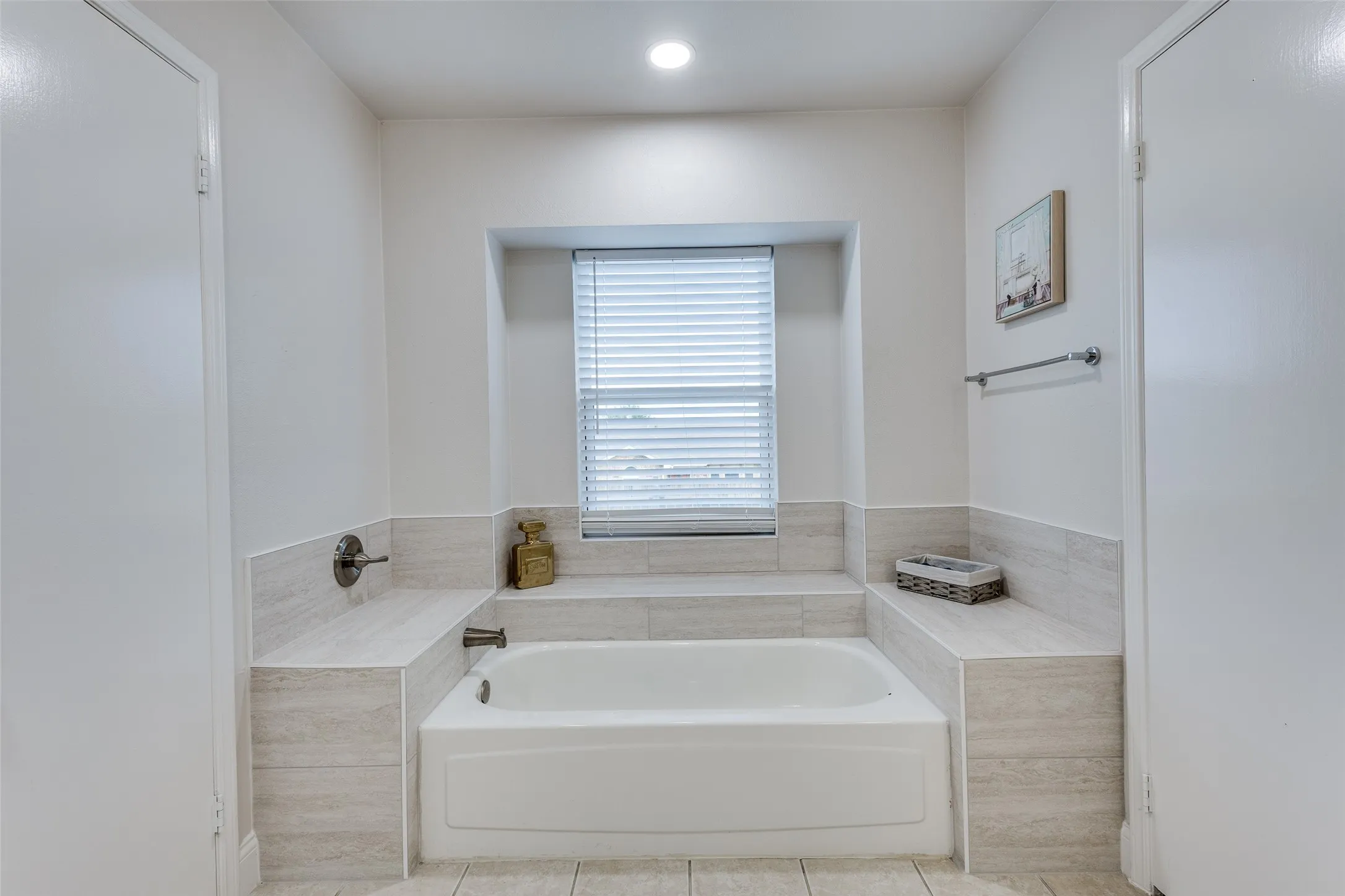 Single Family Residence For Rent in Denton County , 4520 Inman Drive, The Colony, Texas 75056, 3 Bedroom, 2 Bathroom, 2 Garage spaces, 1,810 Sqft, built in 1986, mls#21376416, Real Estate Agent in The Colony, Homes For Rent in Denton county, Homes For Rent in The Colony, Realtor in The Colony Texas, Real Estate Brokerage Independent Realty Texas, Luminita Cordes Realtor