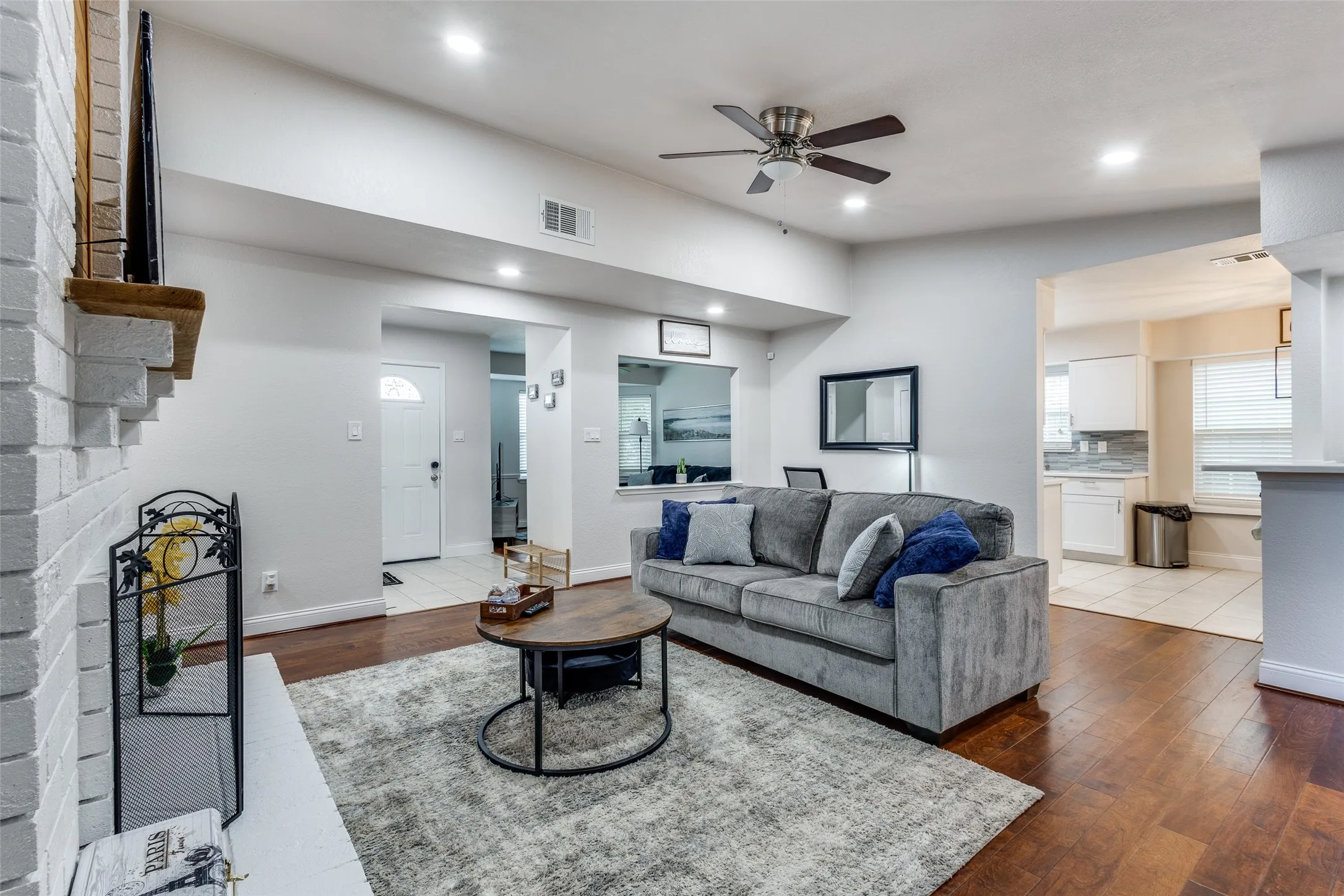 Single Family Residence For Rent in Denton County , 4520 Inman Drive, The Colony, Texas 75056, 3 Bedroom, 2 Bathroom, 2 Garage spaces, 1,810 Sqft, built in 1986, mls#21376416, Real Estate Agent in The Colony, Homes For Rent in Denton county, Homes For Rent in The Colony, Realtor in The Colony Texas, Real Estate Brokerage Independent Realty Texas, Luminita Cordes Realtor