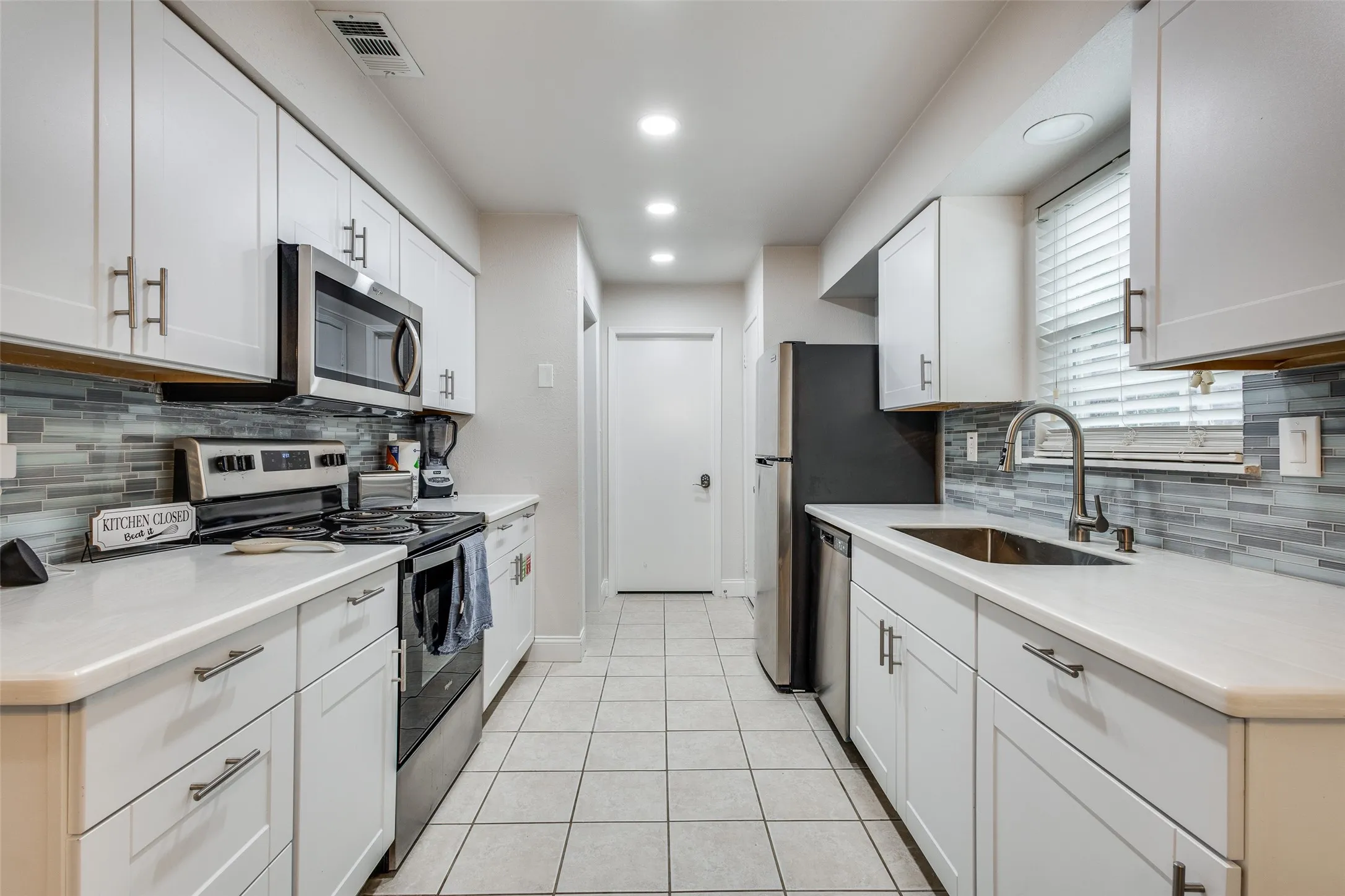 Single Family Residence For Rent in Denton County , 4520 Inman Drive, The Colony, Texas 75056, 3 Bedroom, 2 Bathroom, 2 Garage spaces, 1,810 Sqft, built in 1986, mls#21376416, Real Estate Agent in The Colony, Homes For Rent in Denton county, Homes For Rent in The Colony, Realtor in The Colony Texas, Real Estate Brokerage Independent Realty Texas, Luminita Cordes Realtor