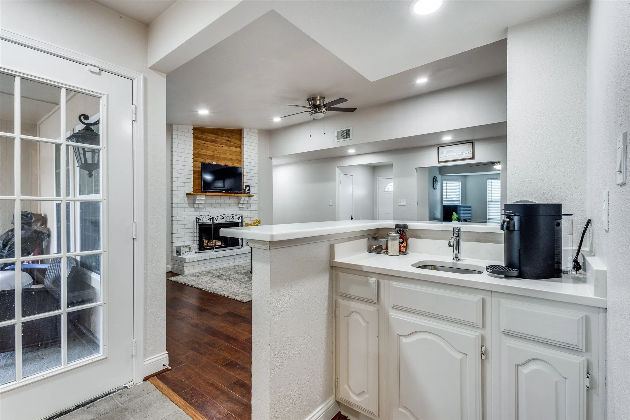 Single Family Residence For Rent in Denton County , 4520 Inman Drive, The Colony, Texas 75056, 3 Bedroom, 2 Bathroom, 2 Garage spaces, 1,810 Sqft, built in 1986, mls#21376416, Real Estate Agent in The Colony, Homes For Rent in Denton county, Homes For Rent in The Colony, Realtor in The Colony Texas, Real Estate Brokerage Independent Realty Texas, Luminita Cordes Realtor