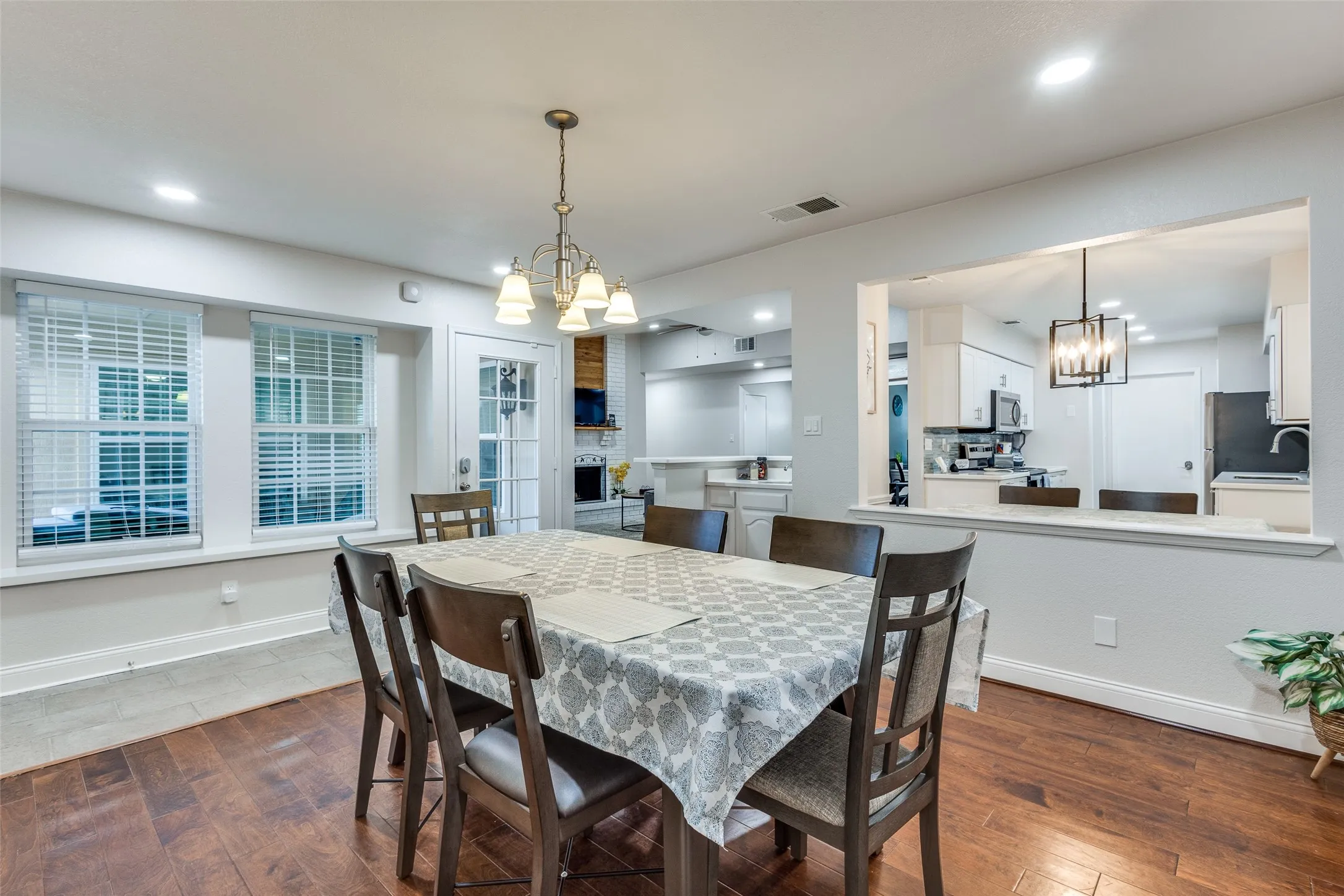Single Family Residence For Rent in Denton County , 4520 Inman Drive, The Colony, Texas 75056, 3 Bedroom, 2 Bathroom, 2 Garage spaces, 1,810 Sqft, built in 1986, mls#21376416, Real Estate Agent in The Colony, Homes For Rent in Denton county, Homes For Rent in The Colony, Realtor in The Colony Texas, Real Estate Brokerage Independent Realty Texas, Luminita Cordes Realtor