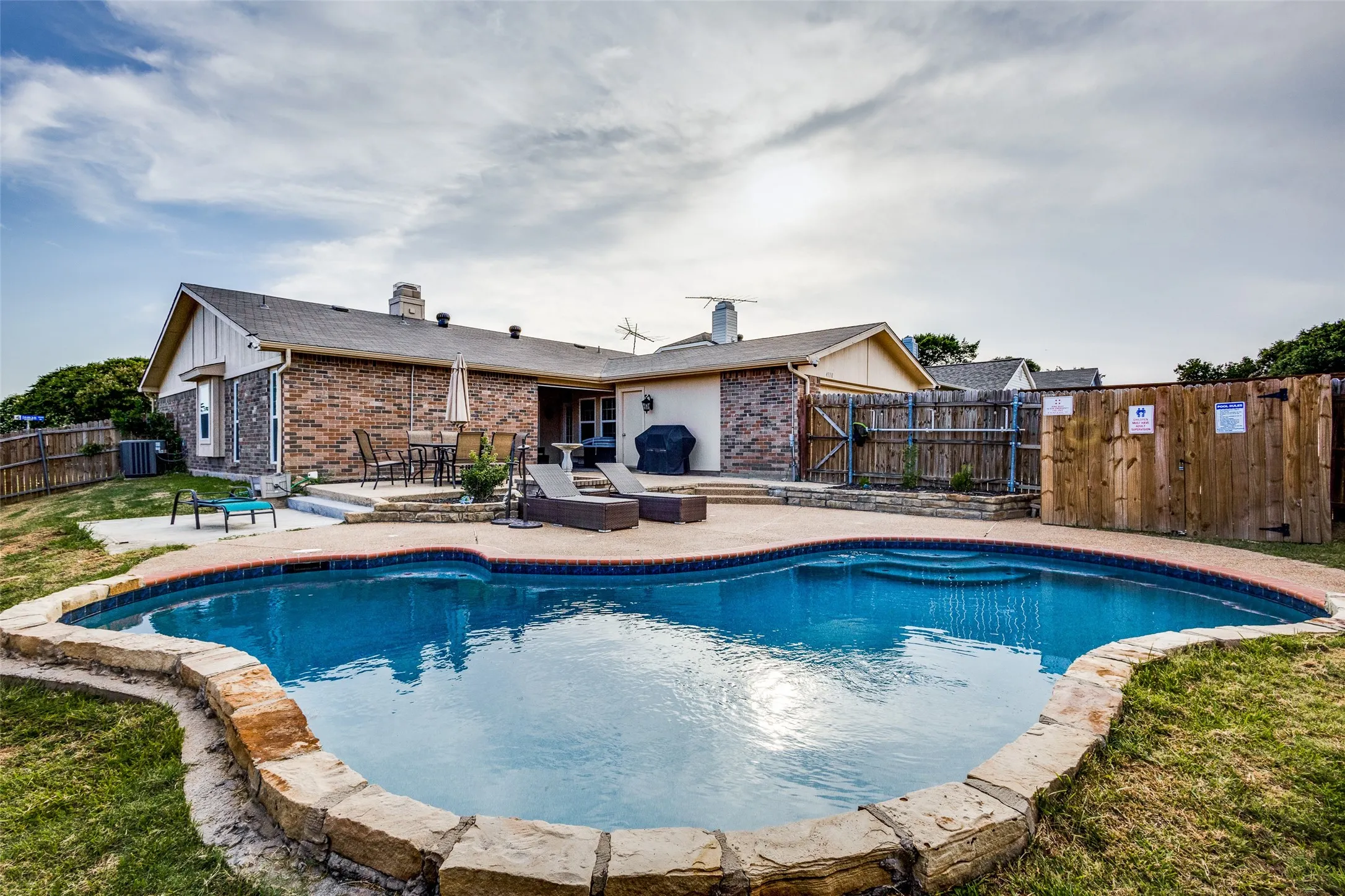 Single Family Residence For Rent in Denton County , 4520 Inman Drive, The Colony, Texas 75056, 3 Bedroom, 2 Bathroom, 2 Garage spaces, 1,810 Sqft, built in 1986, mls#21376416, Real Estate Agent in The Colony, Homes For Rent in Denton county, Homes For Rent in The Colony, Realtor in The Colony Texas, Real Estate Brokerage Independent Realty Texas, Luminita Cordes Realtor