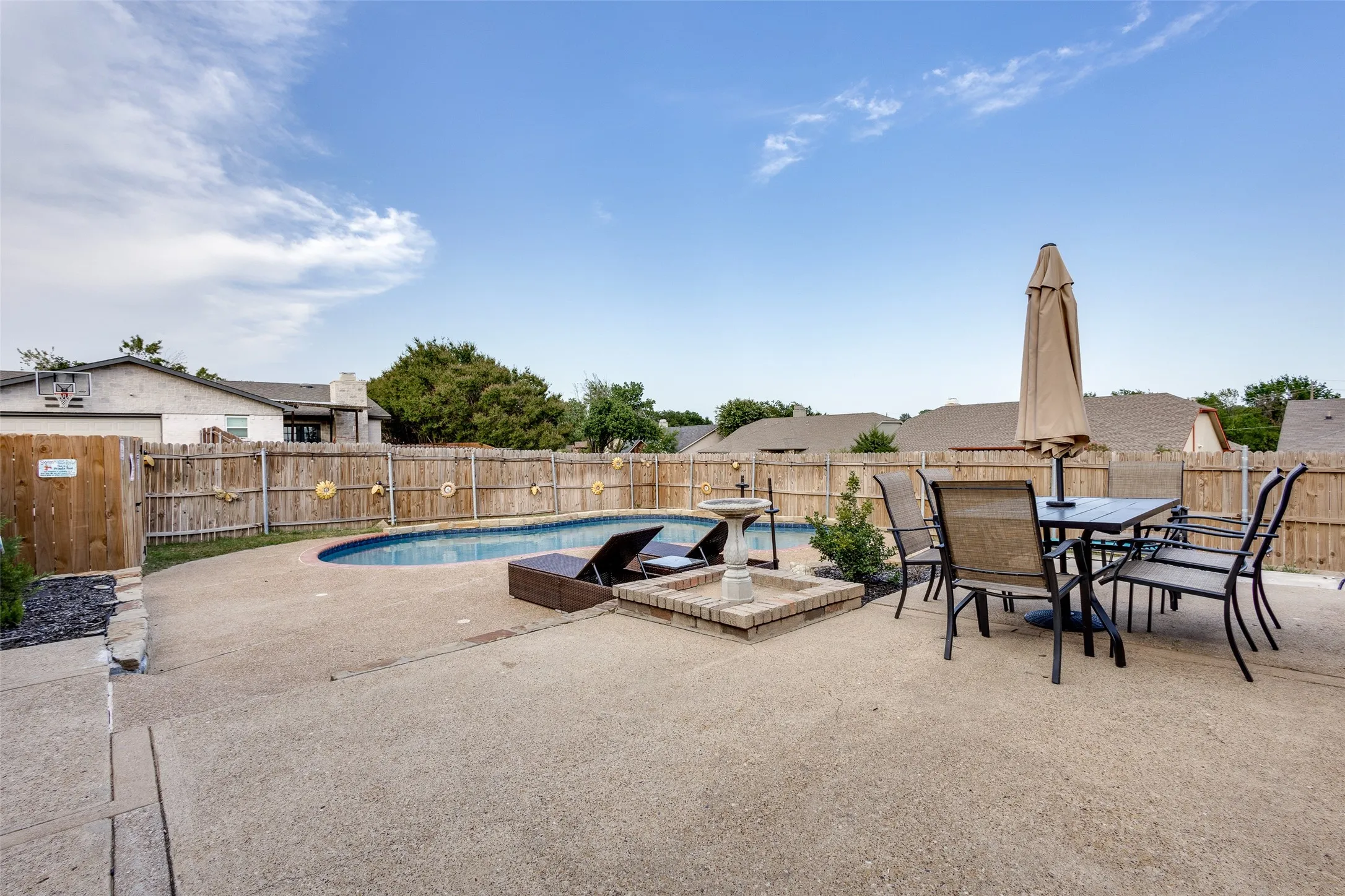 Single Family Residence For Rent in Denton County , 4520 Inman Drive, The Colony, Texas 75056, 3 Bedroom, 2 Bathroom, 2 Garage spaces, 1,810 Sqft, built in 1986, mls#21376416, Real Estate Agent in The Colony, Homes For Rent in Denton county, Homes For Rent in The Colony, Realtor in The Colony Texas, Real Estate Brokerage Independent Realty Texas, Luminita Cordes Realtor