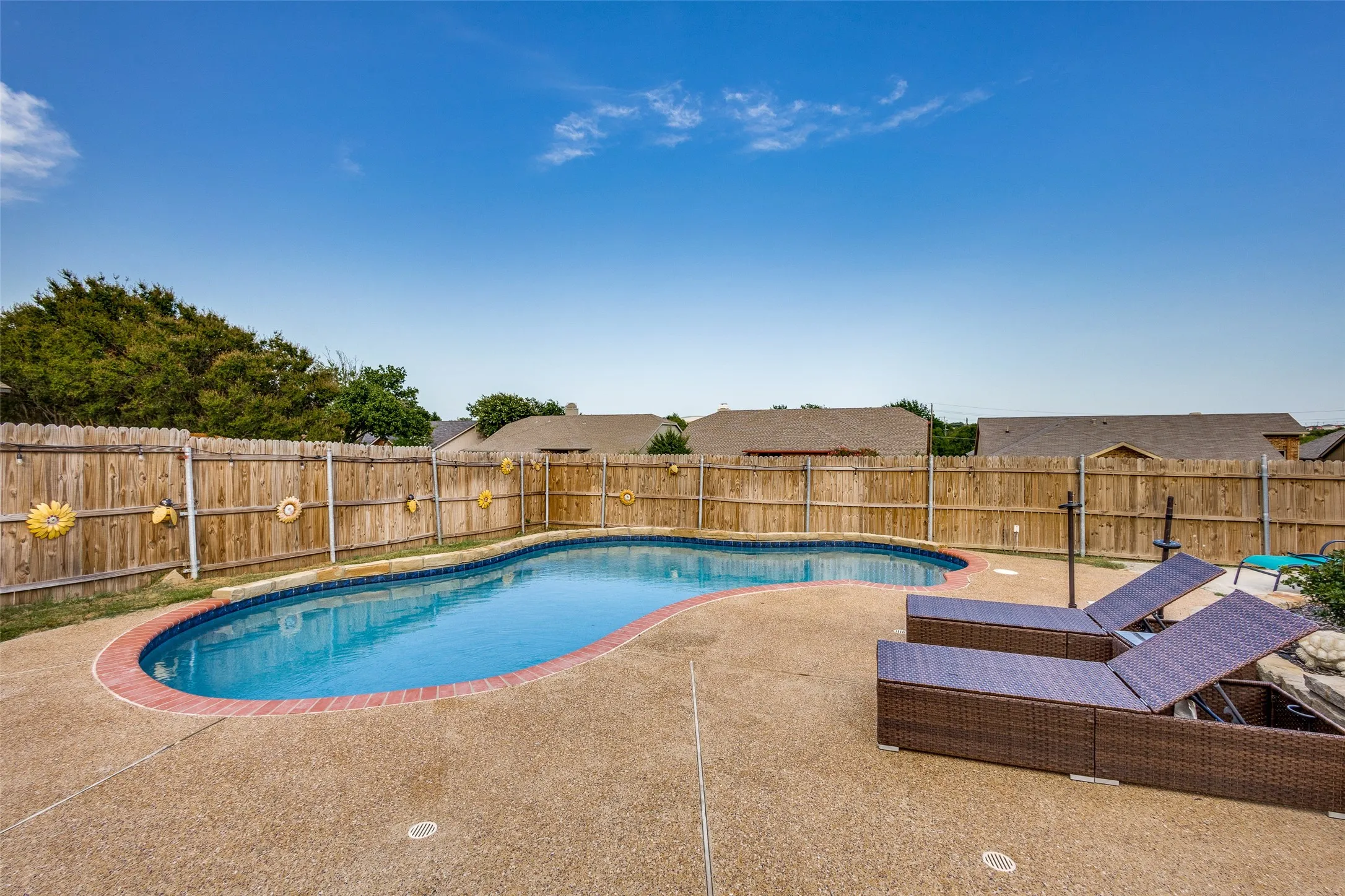 Single Family Residence For Rent in Denton County , 4520 Inman Drive, The Colony, Texas 75056, 3 Bedroom, 2 Bathroom, 2 Garage spaces, 1,810 Sqft, built in 1986, mls#21376416, Real Estate Agent in The Colony, Homes For Rent in Denton county, Homes For Rent in The Colony, Realtor in The Colony Texas, Real Estate Brokerage Independent Realty Texas, Luminita Cordes Realtor