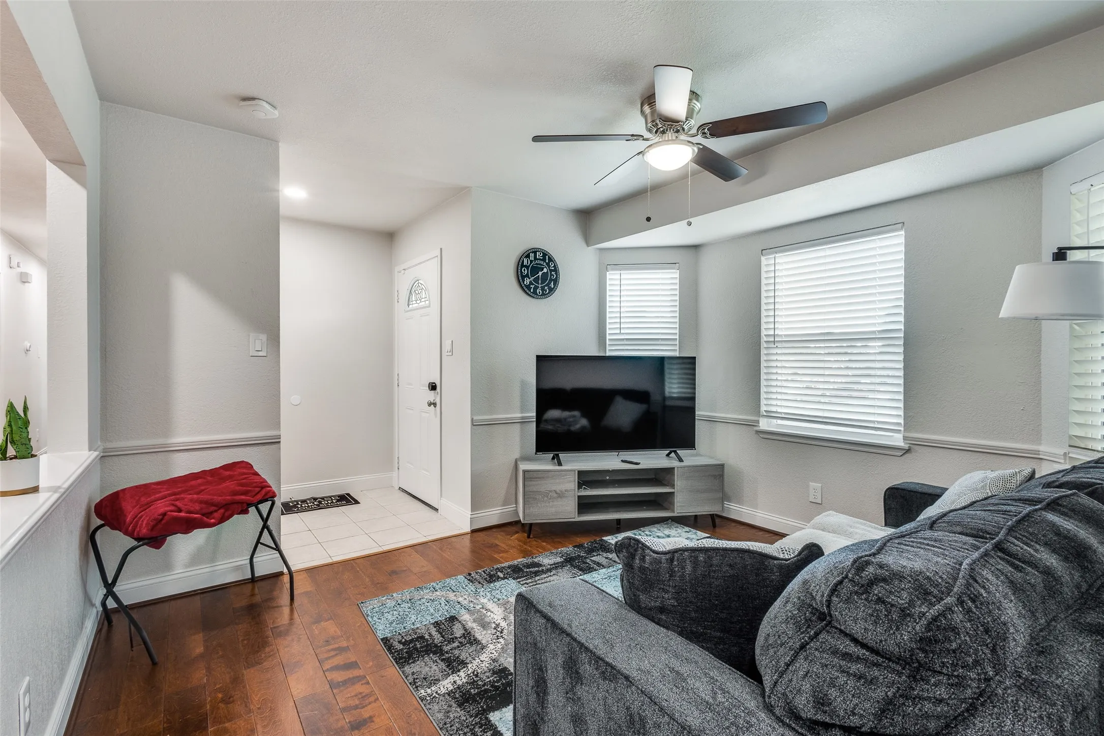 Single Family Residence For Rent in Denton County , 4520 Inman Drive, The Colony, Texas 75056, 3 Bedroom, 2 Bathroom, 2 Garage spaces, 1,810 Sqft, built in 1986, mls#21376416, Real Estate Agent in The Colony, Homes For Rent in Denton county, Homes For Rent in The Colony, Realtor in The Colony Texas, Real Estate Brokerage Independent Realty Texas, Luminita Cordes Realtor