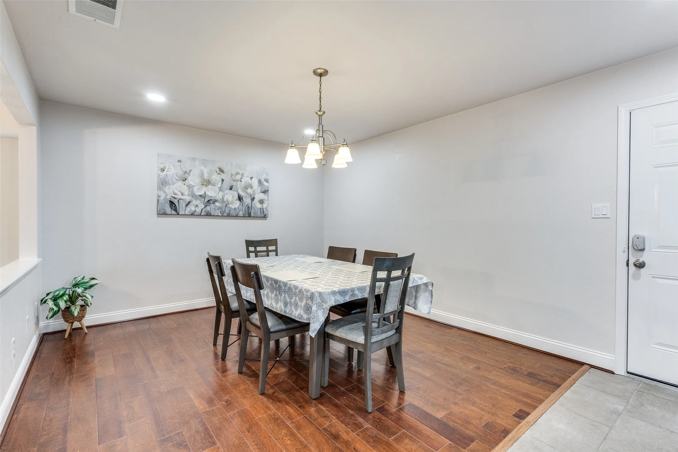 Single Family Residence For Rent in Denton County , 4520 Inman Drive, The Colony, Texas 75056, 3 Bedroom, 2 Bathroom, 2 Garage spaces, 1,810 Sqft, built in 1986, mls#21376416, Real Estate Agent in The Colony, Homes For Rent in Denton county, Homes For Rent in The Colony, Realtor in The Colony Texas, Real Estate Brokerage Independent Realty Texas, Luminita Cordes Realtor
