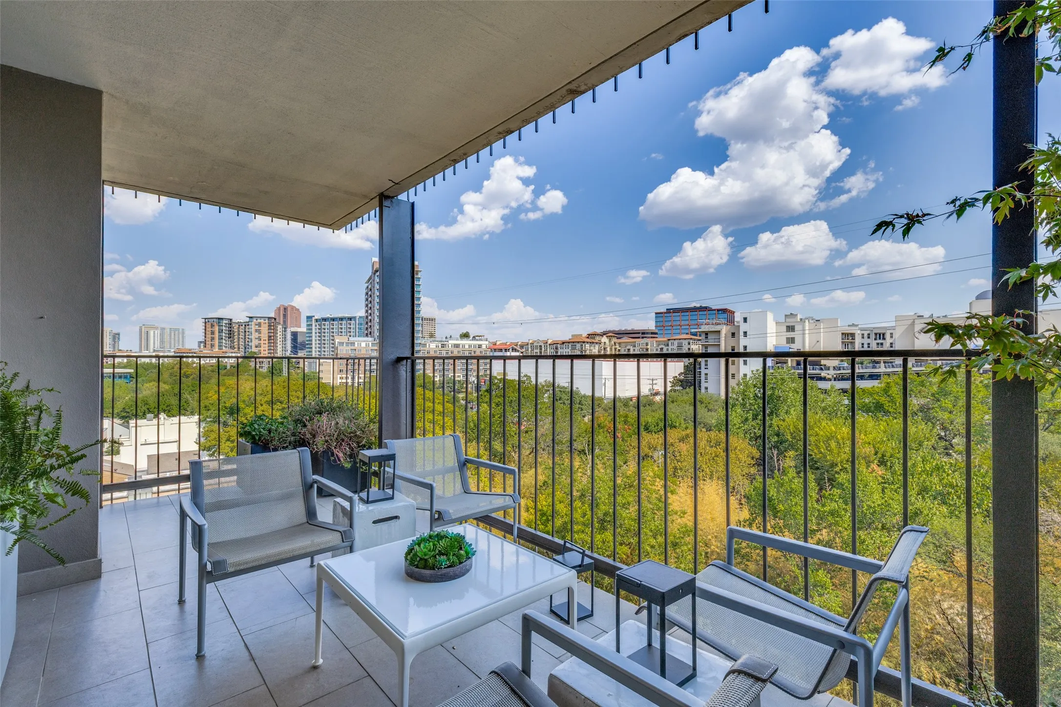 Condominium For Sale in Dallas County , 3310 Fairmount Street 9D, Dallas, Texas 75201, 2 Bedroom, 2 Bathroom, 2 Garage spaces, 2,293 Sqft, built in 1964, mls#21376374, Real Estate Agent in Dallas, Homes For Sale in Dallas county, Homes For Sale in Dallas, Realtor in Dallas Texas, Real Estate Brokerage Independent Realty Texas, Luminita Cordes Realtor
