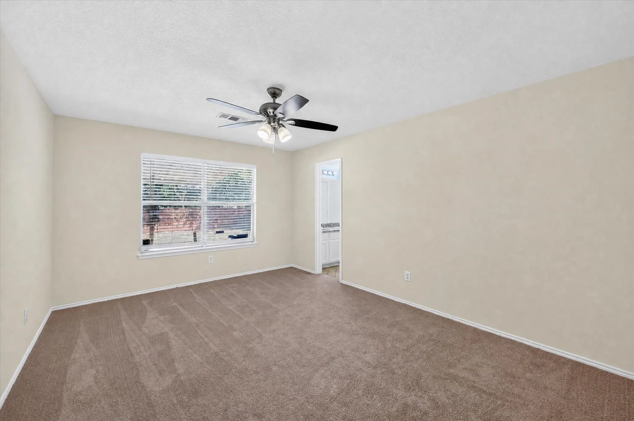 Single Family Residence For Sale in Johnson County , 1137 Darren Drive, Burleson, Texas 76028, 3 Bedroom, 2 Bathroom, 2 Garage spaces, 1,486 Sqft, built in 1999, mls#21376419, Real Estate Agent in Burleson, Homes For Sale in Johnson county, Homes For Sale in Burleson, Realtor in Burleson Texas, Real Estate Brokerage Independent Realty Texas, Luminita Cordes Realtor