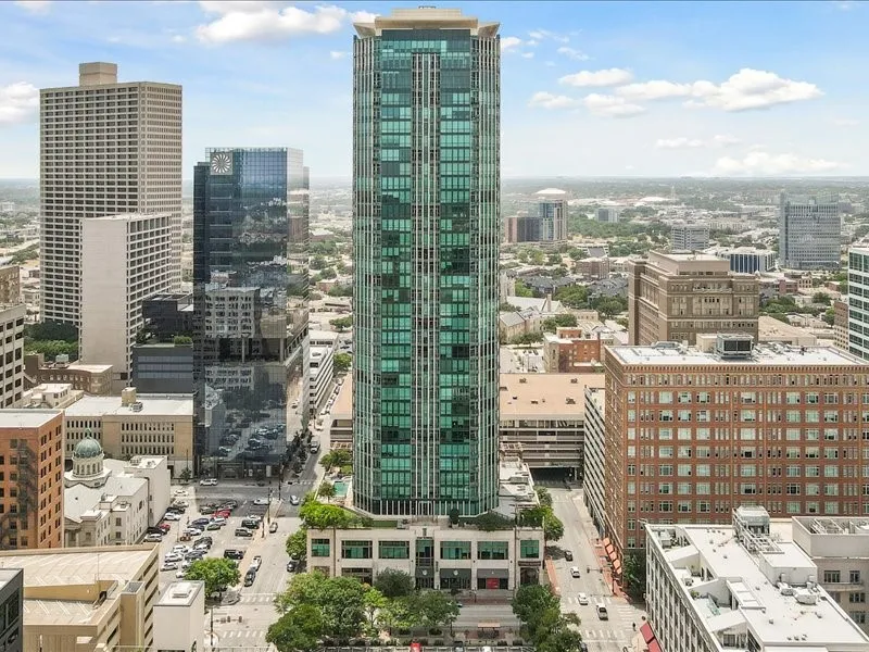 Condominium For Sale in Tarrant County , 500 Throckmorton Street 2111, Fort Worth, Texas 76102, 1 Bedroom, 2 Bathroom, 2 Garage spaces, 1,124 Sqft, built in 2005, mls#21376428, Real Estate Agent in Fort Worth, Homes For Sale in Tarrant county, Homes For Sale in Fort Worth, Realtor in Fort Worth Texas, Real Estate Brokerage Independent Realty Texas, Luminita Cordes Realtor