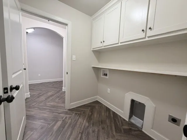 LAUNDRY FROM PRIMARY BEDROOM OR FROM COMMON HALLWAY