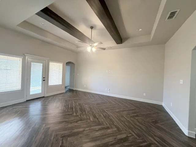 LARGE LIVING ROOM