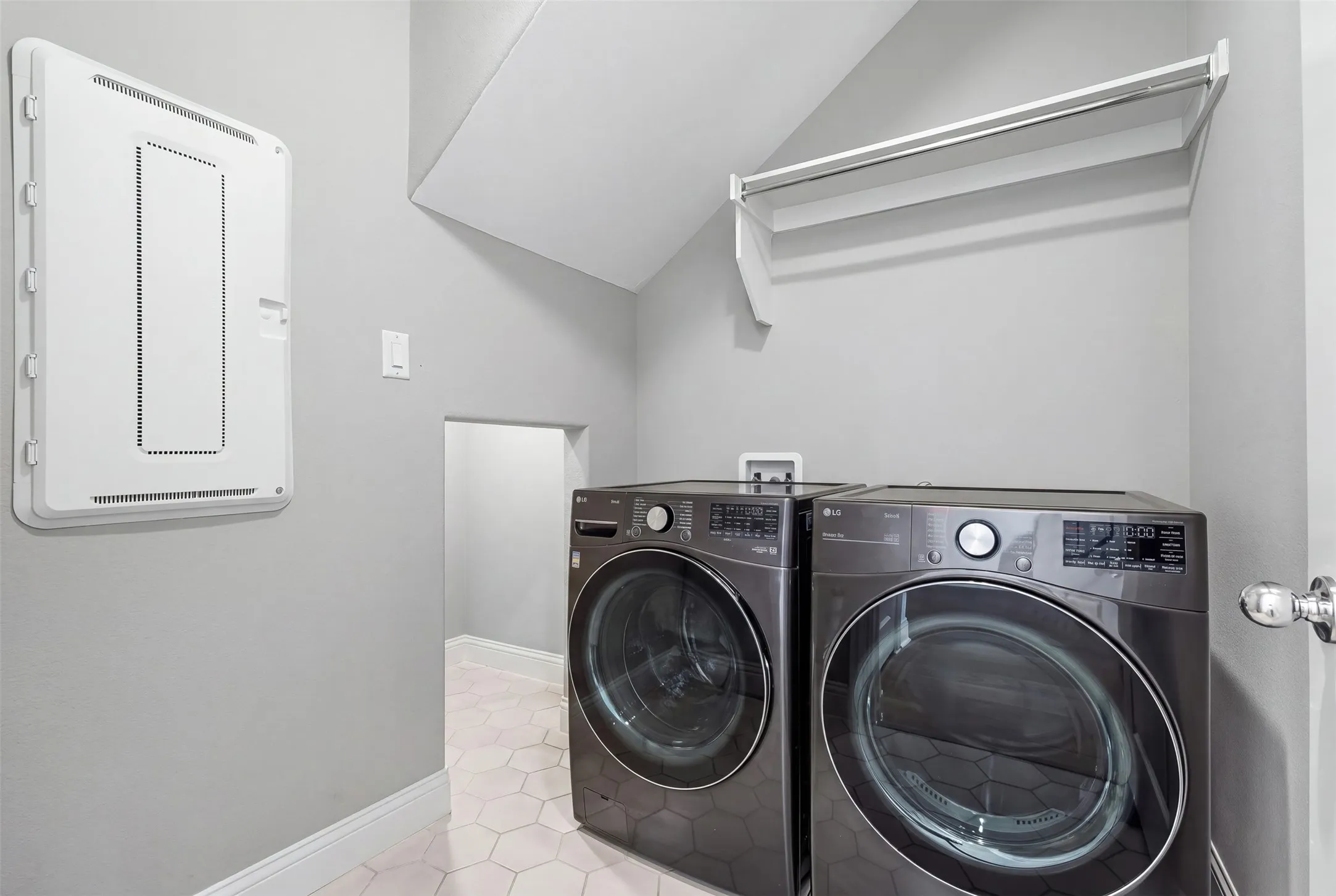 Single Family Residence For Sale in Tarrant County , 4320 Smokey Quartz Lane, Arlington, Texas 76005, 4 Bedroom, 3 Bathroom, 2 Garage spaces, 2,612 Sqft, built in 2022, mls#21373716, Real Estate Agent in Arlington, Homes For Sale in Tarrant county, Homes For Sale in Arlington, Realtor in Arlington Texas, Real Estate Brokerage Independent Realty Texas, Luminita Cordes Realtor