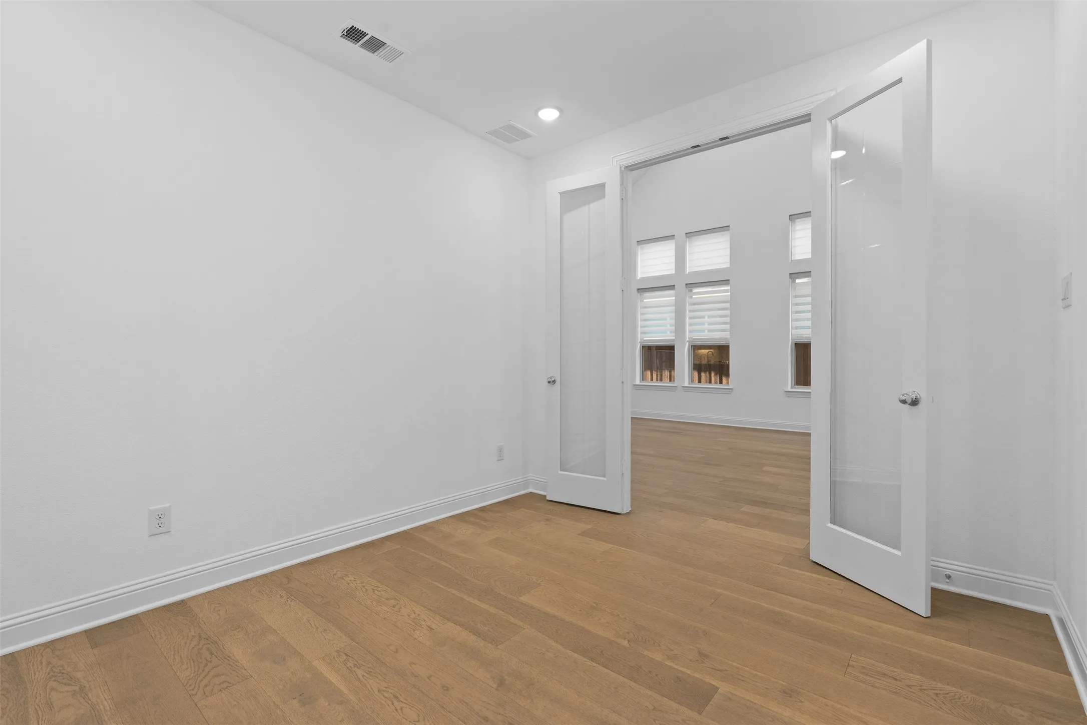 Single Family Residence For Sale in Tarrant County , 4320 Smokey Quartz Lane, Arlington, Texas 76005, 4 Bedroom, 3 Bathroom, 2 Garage spaces, 2,612 Sqft, built in 2022, mls#21373716, Real Estate Agent in Arlington, Homes For Sale in Tarrant county, Homes For Sale in Arlington, Realtor in Arlington Texas, Real Estate Brokerage Independent Realty Texas, Luminita Cordes Realtor