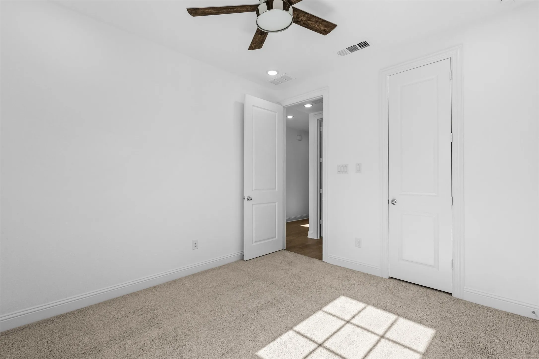 Single Family Residence For Sale in Tarrant County , 4320 Smokey Quartz Lane, Arlington, Texas 76005, 4 Bedroom, 3 Bathroom, 2 Garage spaces, 2,612 Sqft, built in 2022, mls#21373716, Real Estate Agent in Arlington, Homes For Sale in Tarrant county, Homes For Sale in Arlington, Realtor in Arlington Texas, Real Estate Brokerage Independent Realty Texas, Luminita Cordes Realtor