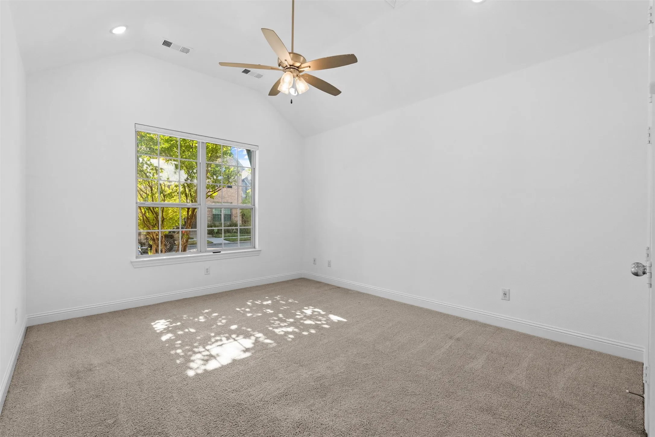 Single Family Residence For Sale in Tarrant County , 4320 Smokey Quartz Lane, Arlington, Texas 76005, 4 Bedroom, 3 Bathroom, 2 Garage spaces, 2,612 Sqft, built in 2022, mls#21373716, Real Estate Agent in Arlington, Homes For Sale in Tarrant county, Homes For Sale in Arlington, Realtor in Arlington Texas, Real Estate Brokerage Independent Realty Texas, Luminita Cordes Realtor