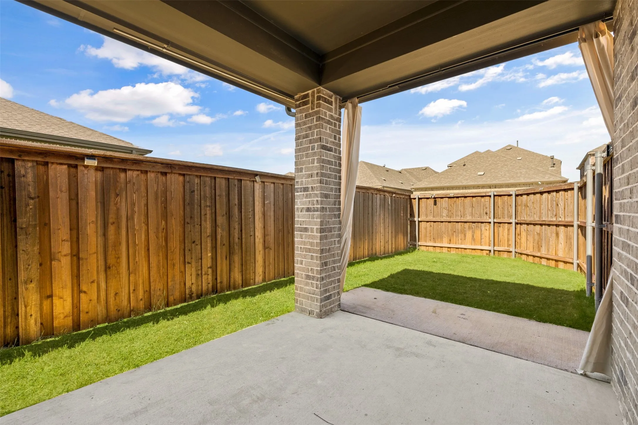 Single Family Residence For Sale in Tarrant County , 4320 Smokey Quartz Lane, Arlington, Texas 76005, 4 Bedroom, 3 Bathroom, 2 Garage spaces, 2,612 Sqft, built in 2022, mls#21373716, Real Estate Agent in Arlington, Homes For Sale in Tarrant county, Homes For Sale in Arlington, Realtor in Arlington Texas, Real Estate Brokerage Independent Realty Texas, Luminita Cordes Realtor