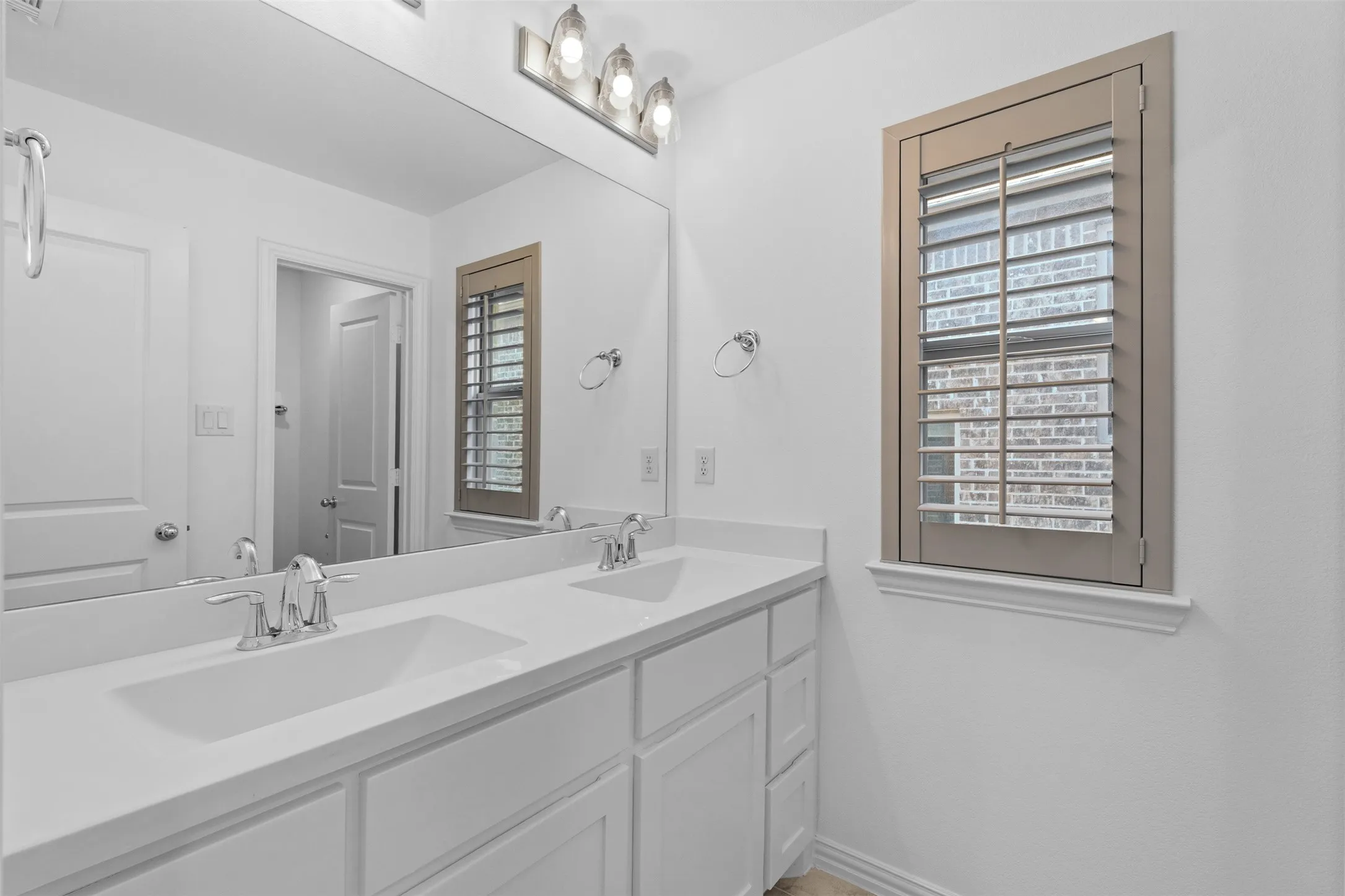 Single Family Residence For Sale in Tarrant County , 4320 Smokey Quartz Lane, Arlington, Texas 76005, 4 Bedroom, 3 Bathroom, 2 Garage spaces, 2,612 Sqft, built in 2022, mls#21373716, Real Estate Agent in Arlington, Homes For Sale in Tarrant county, Homes For Sale in Arlington, Realtor in Arlington Texas, Real Estate Brokerage Independent Realty Texas, Luminita Cordes Realtor