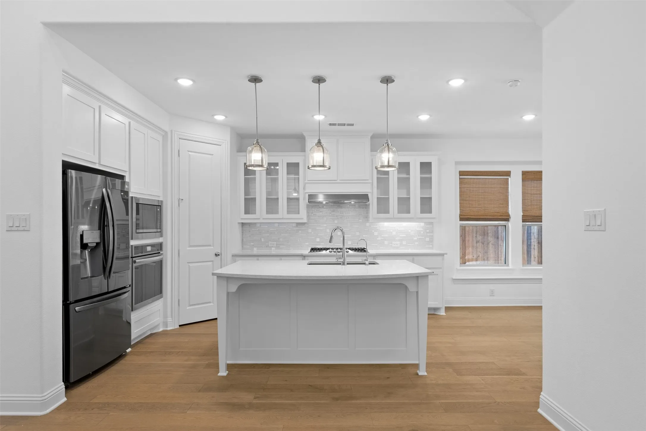 Single Family Residence For Sale in Tarrant County , 4320 Smokey Quartz Lane, Arlington, Texas 76005, 4 Bedroom, 3 Bathroom, 2 Garage spaces, 2,612 Sqft, built in 2022, mls#21373716, Real Estate Agent in Arlington, Homes For Sale in Tarrant county, Homes For Sale in Arlington, Realtor in Arlington Texas, Real Estate Brokerage Independent Realty Texas, Luminita Cordes Realtor