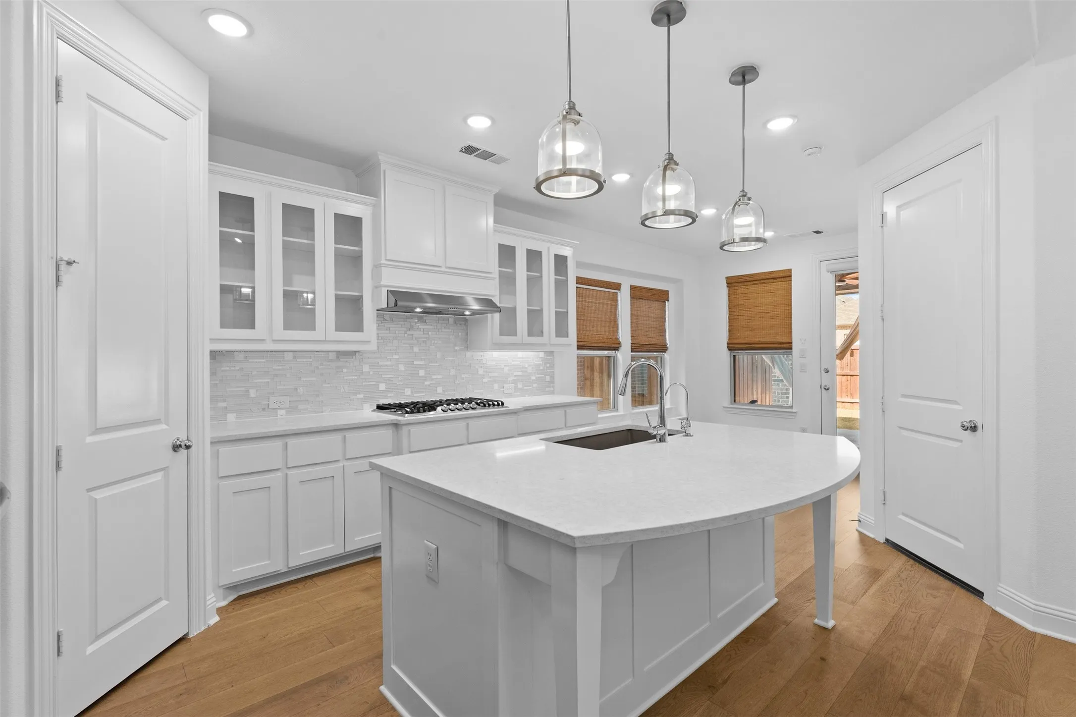 Single Family Residence For Sale in Tarrant County , 4320 Smokey Quartz Lane, Arlington, Texas 76005, 4 Bedroom, 3 Bathroom, 2 Garage spaces, 2,612 Sqft, built in 2022, mls#21373716, Real Estate Agent in Arlington, Homes For Sale in Tarrant county, Homes For Sale in Arlington, Realtor in Arlington Texas, Real Estate Brokerage Independent Realty Texas, Luminita Cordes Realtor